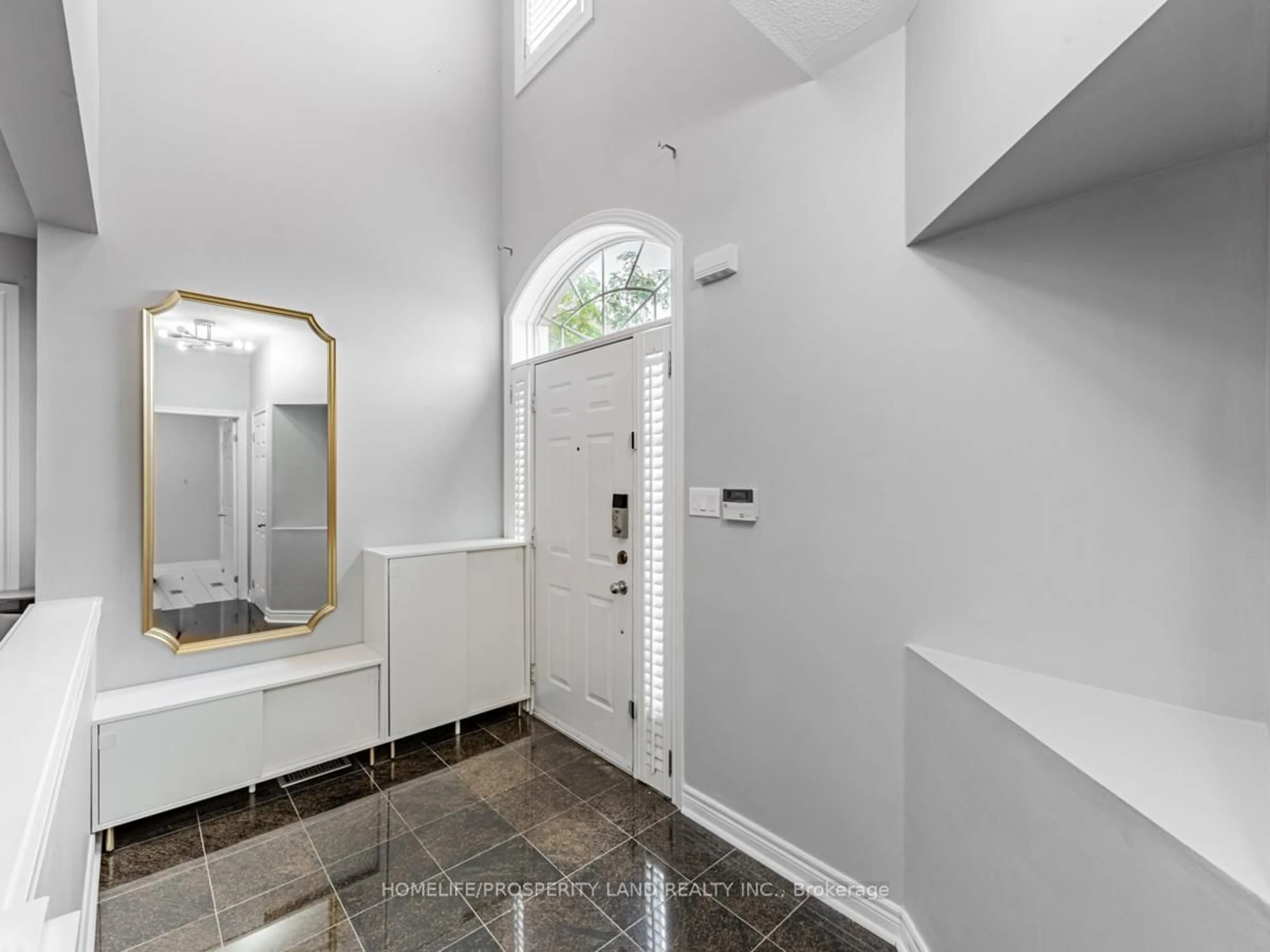 Indoor entryway for 375 Shirley Dr, Richmond Hill Ontario L4S 2N4