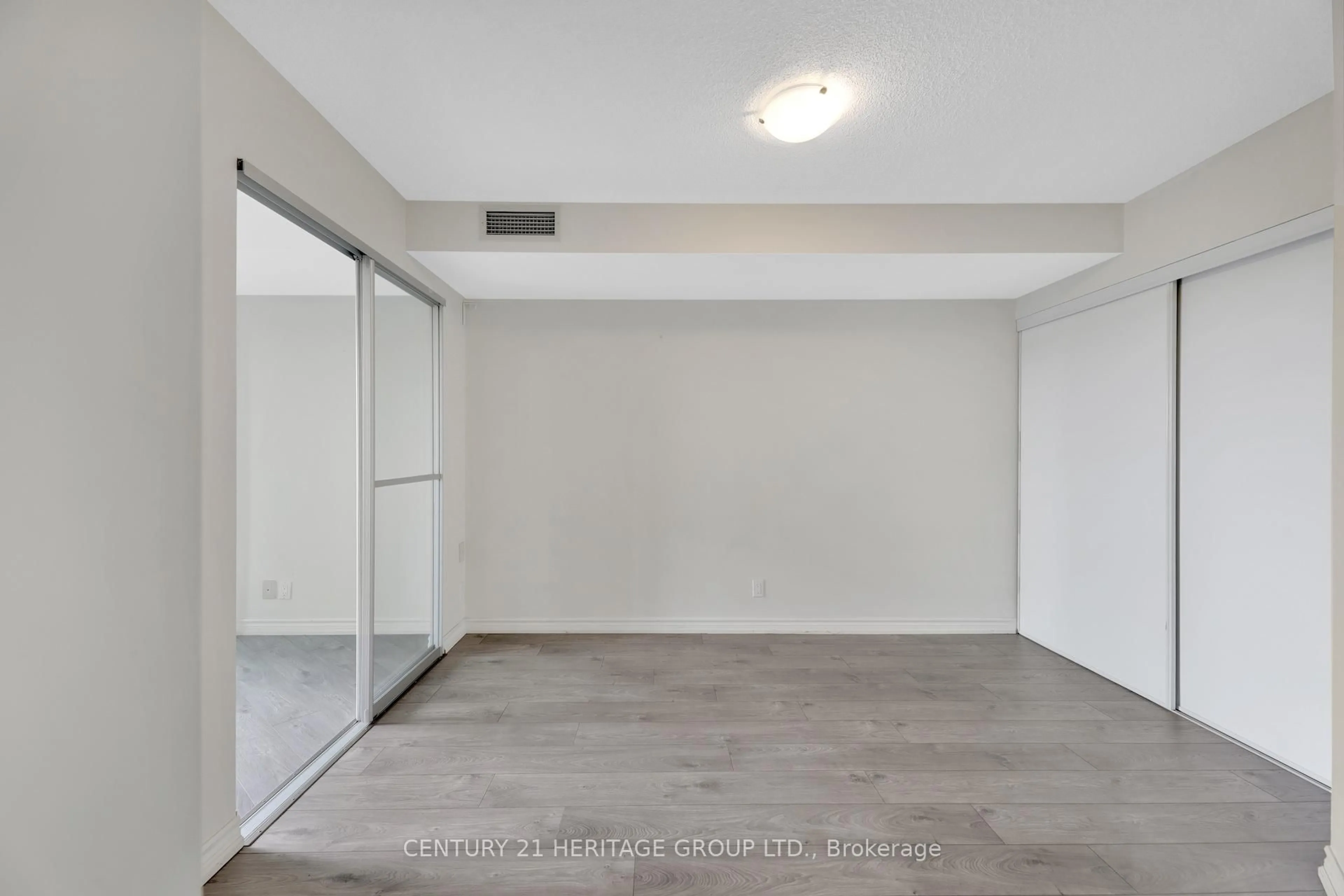 A pic of a room for 18 Harding Blvd #514, Richmond Hill Ontario L4C 0T3