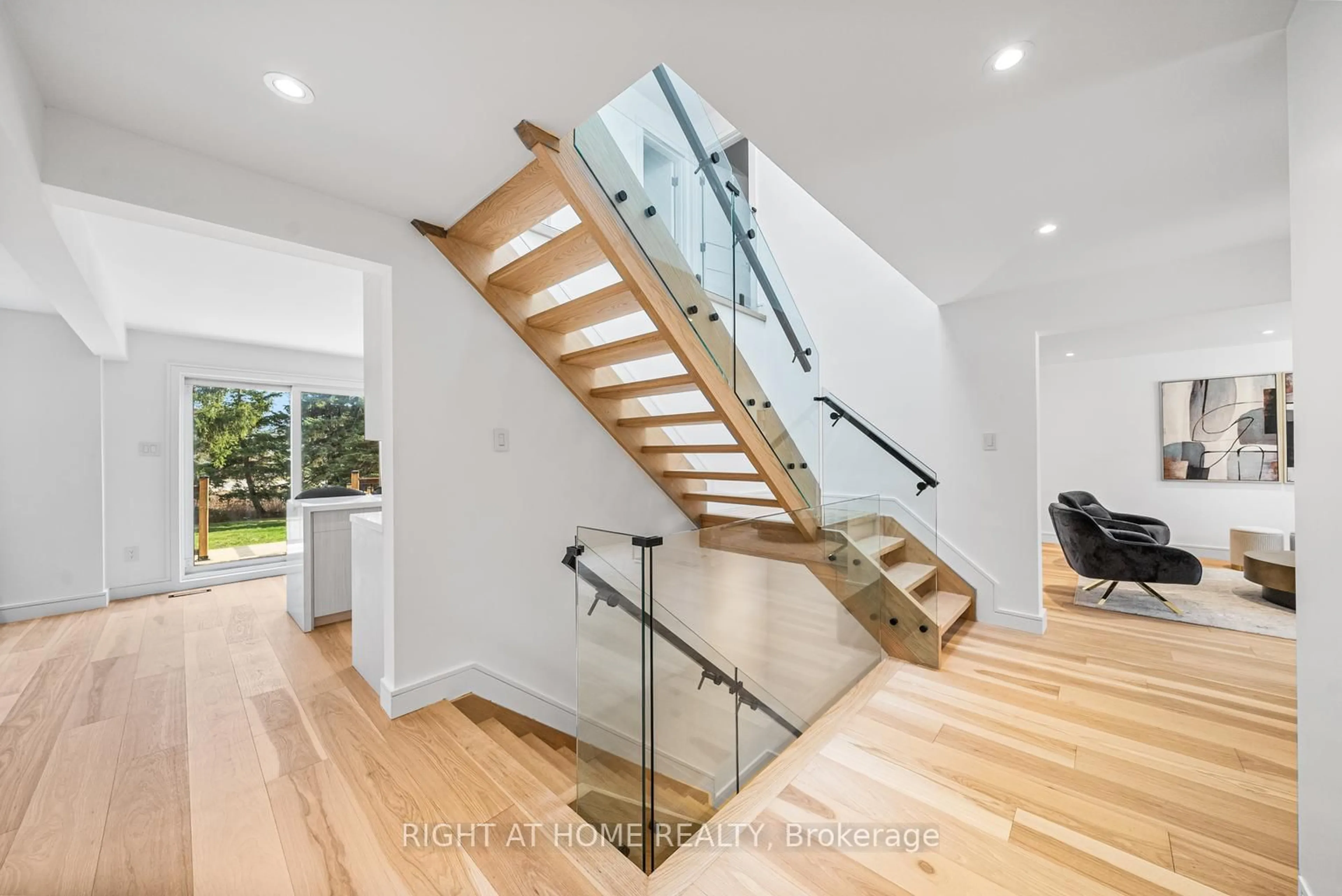 Stairs for 93 Pemberton Rd, Richmond Hill Ontario L4C 3T6