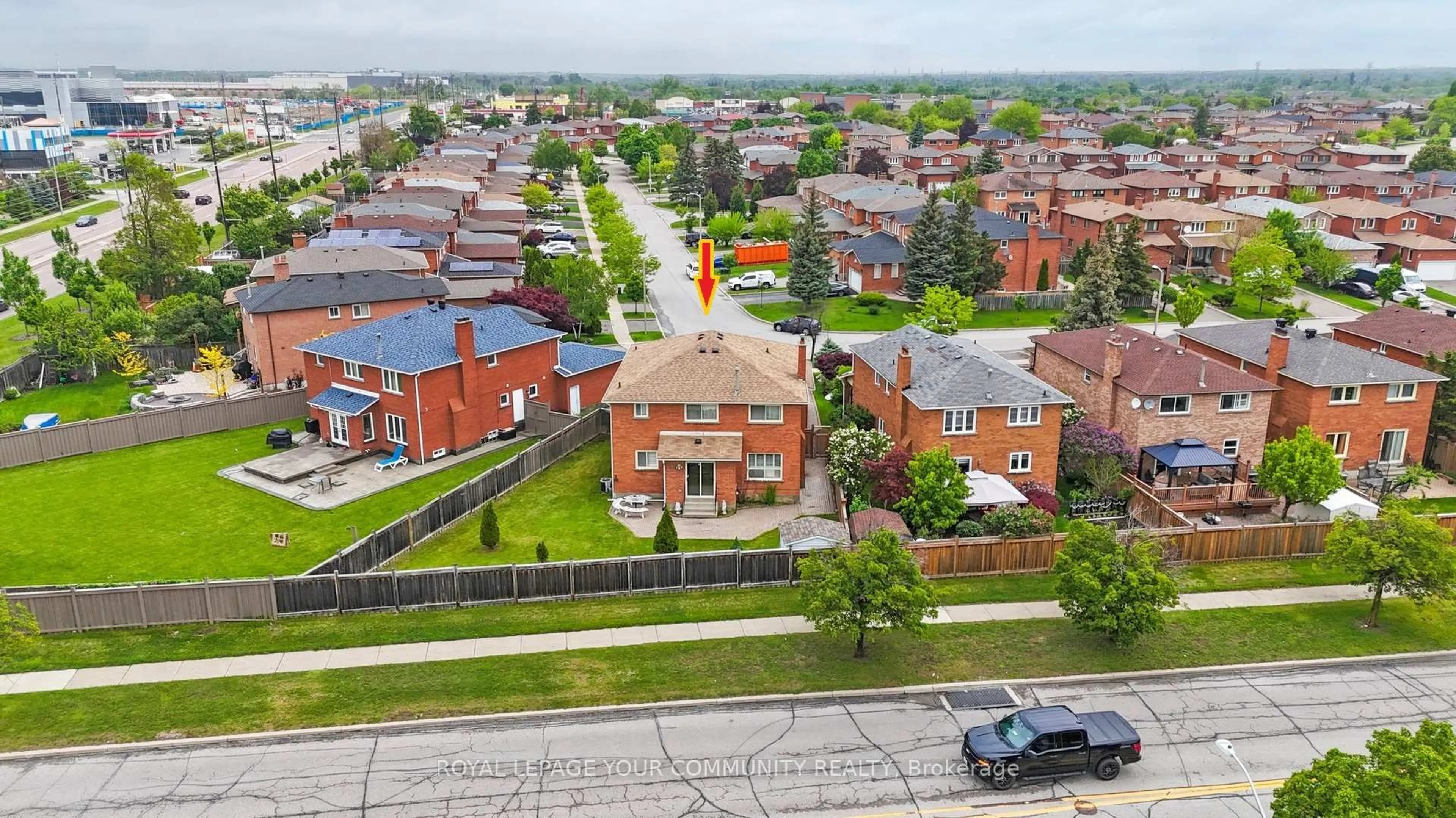A pic from outside/outdoor area/front of a property/back of a property/a pic from drone, city buildings view from balcony for 37 Cabinet Cres, Vaughan Ontario L4L 6H9