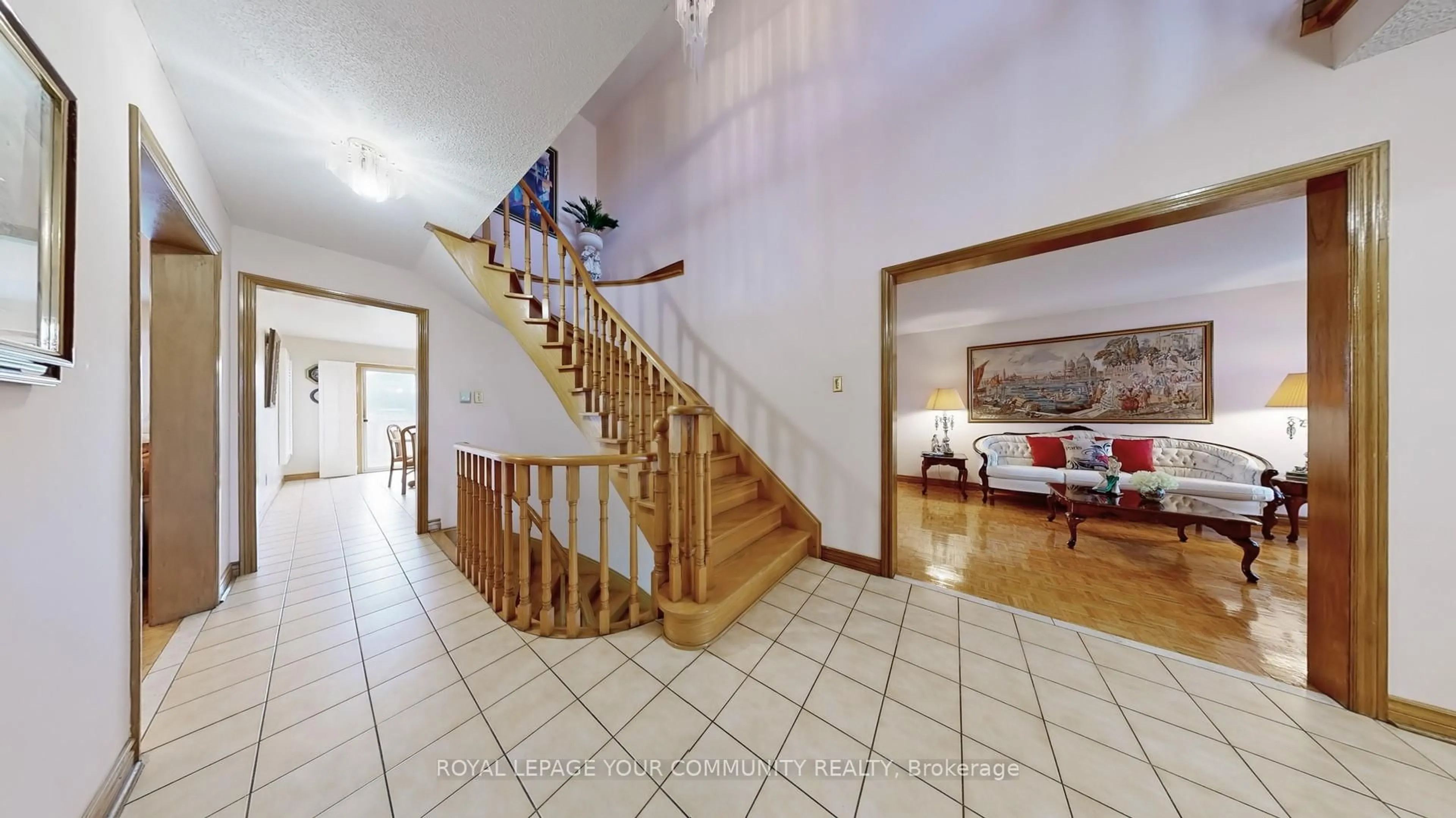 Indoor foyer for 37 Cabinet Cres, Vaughan Ontario L4L 6H9