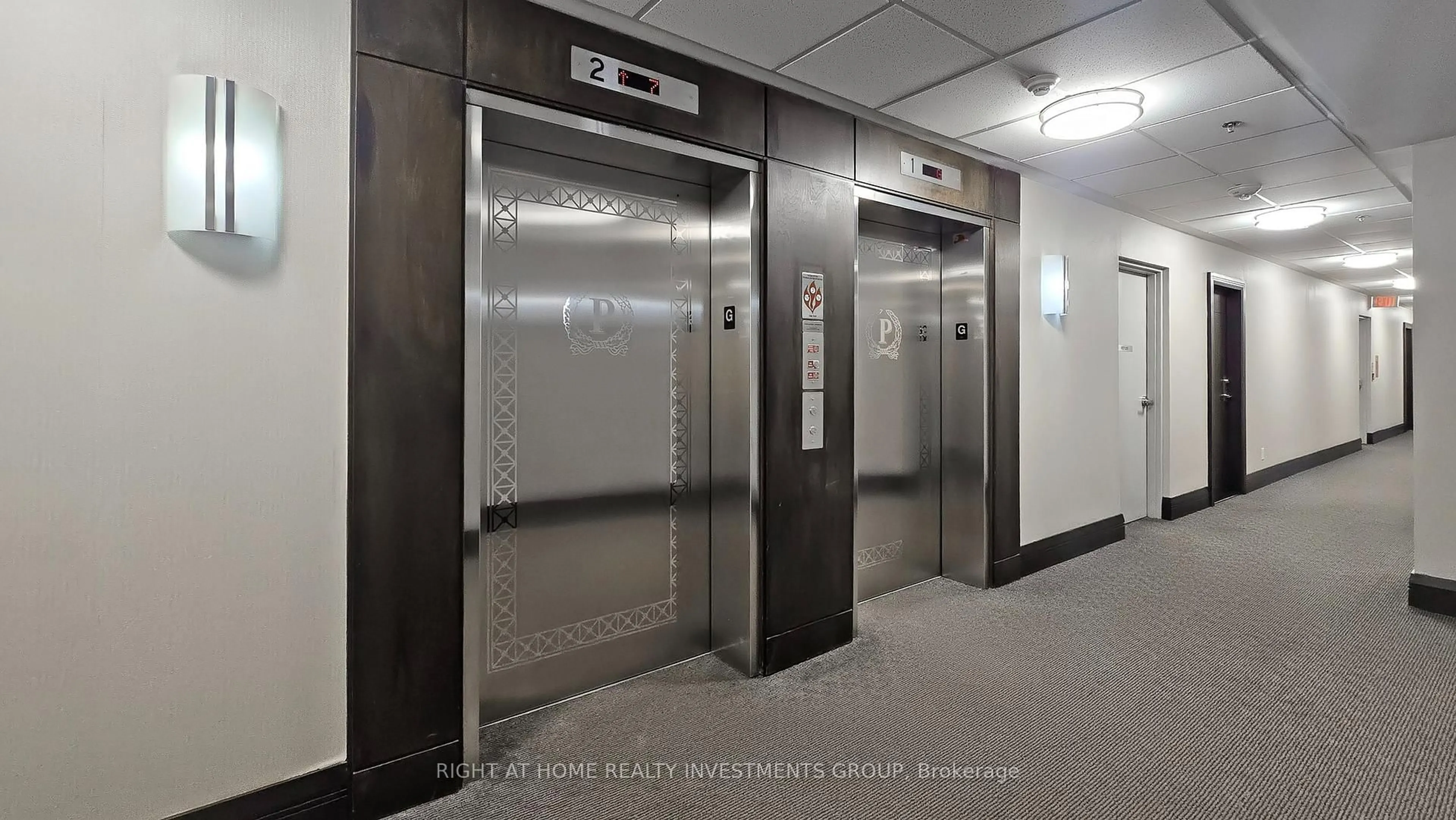 Indoor foyer for 73 King William Cres #207, Richmond Hill Ontario L4B 0C2