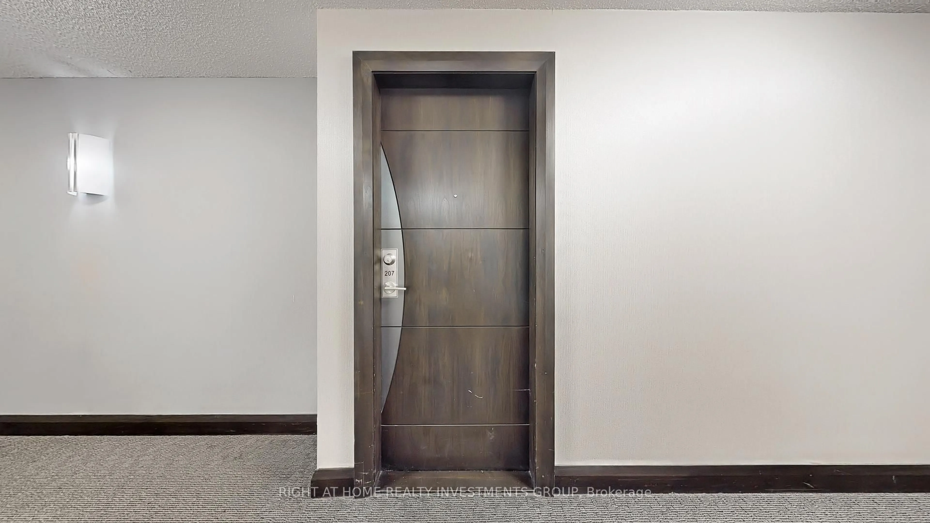 Indoor foyer for 73 King William Cres #207, Richmond Hill Ontario L4B 0C2