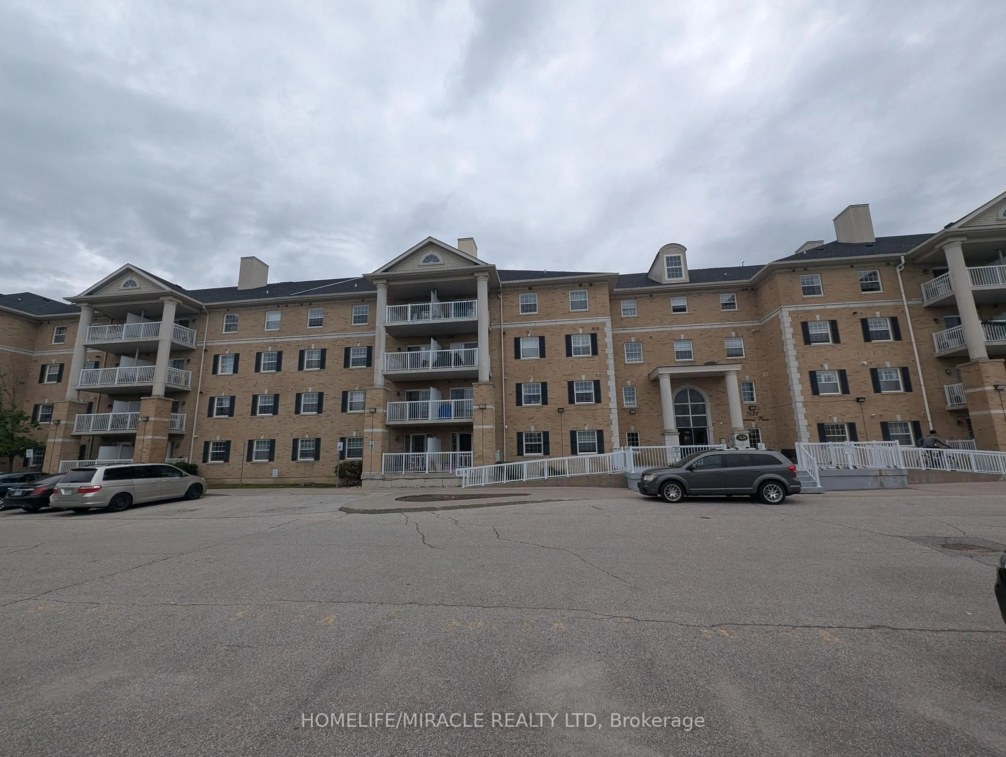 A pic from outside/outdoor area/front of a property/back of a property/a pic from drone, building for 7428 Markham Rd #317, Markham Ontario L3S 4V6