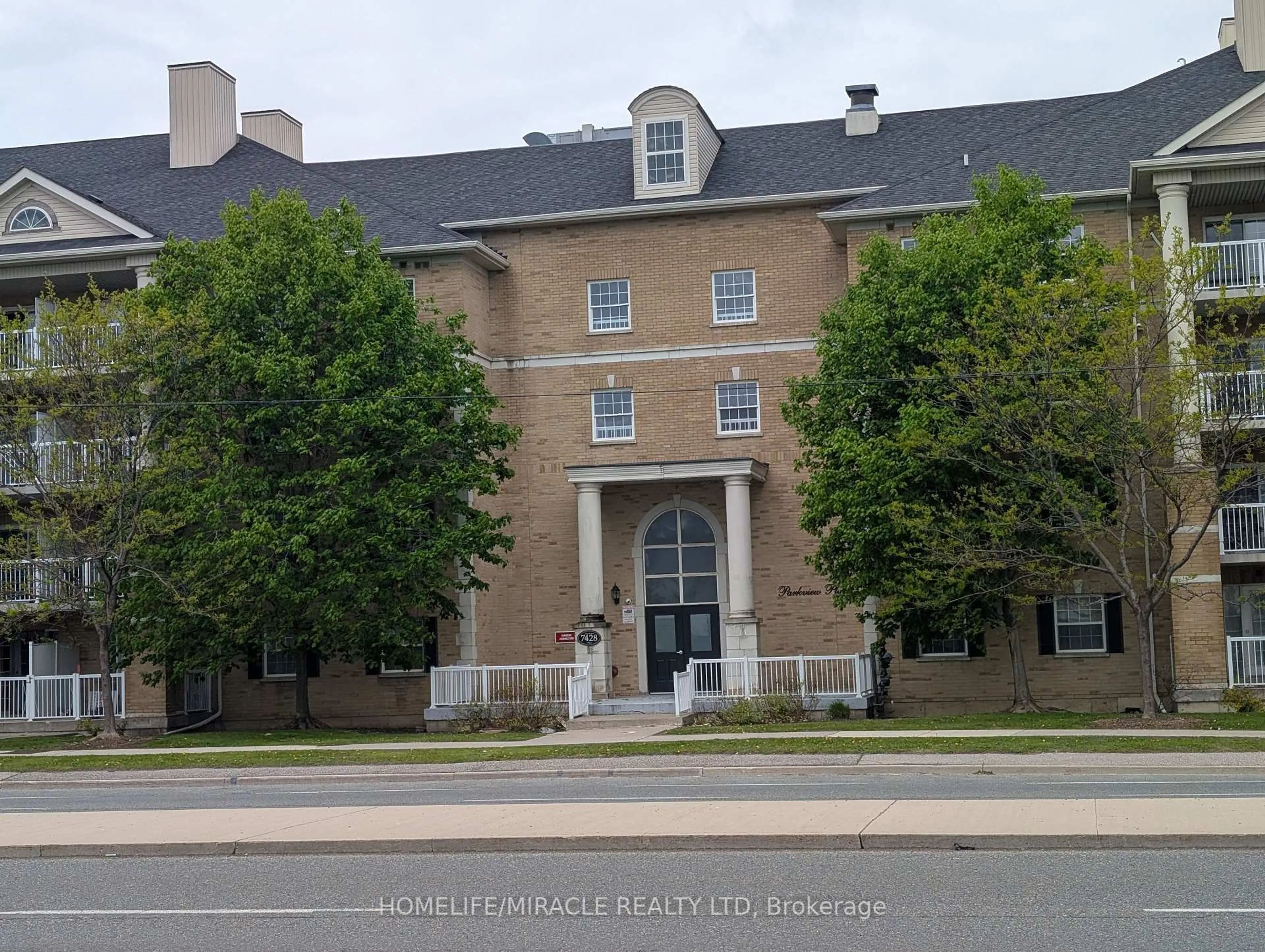 A pic from outside/outdoor area/front of a property/back of a property/a pic from drone, building for 7428 Markham Rd #317, Markham Ontario L3S 4V6