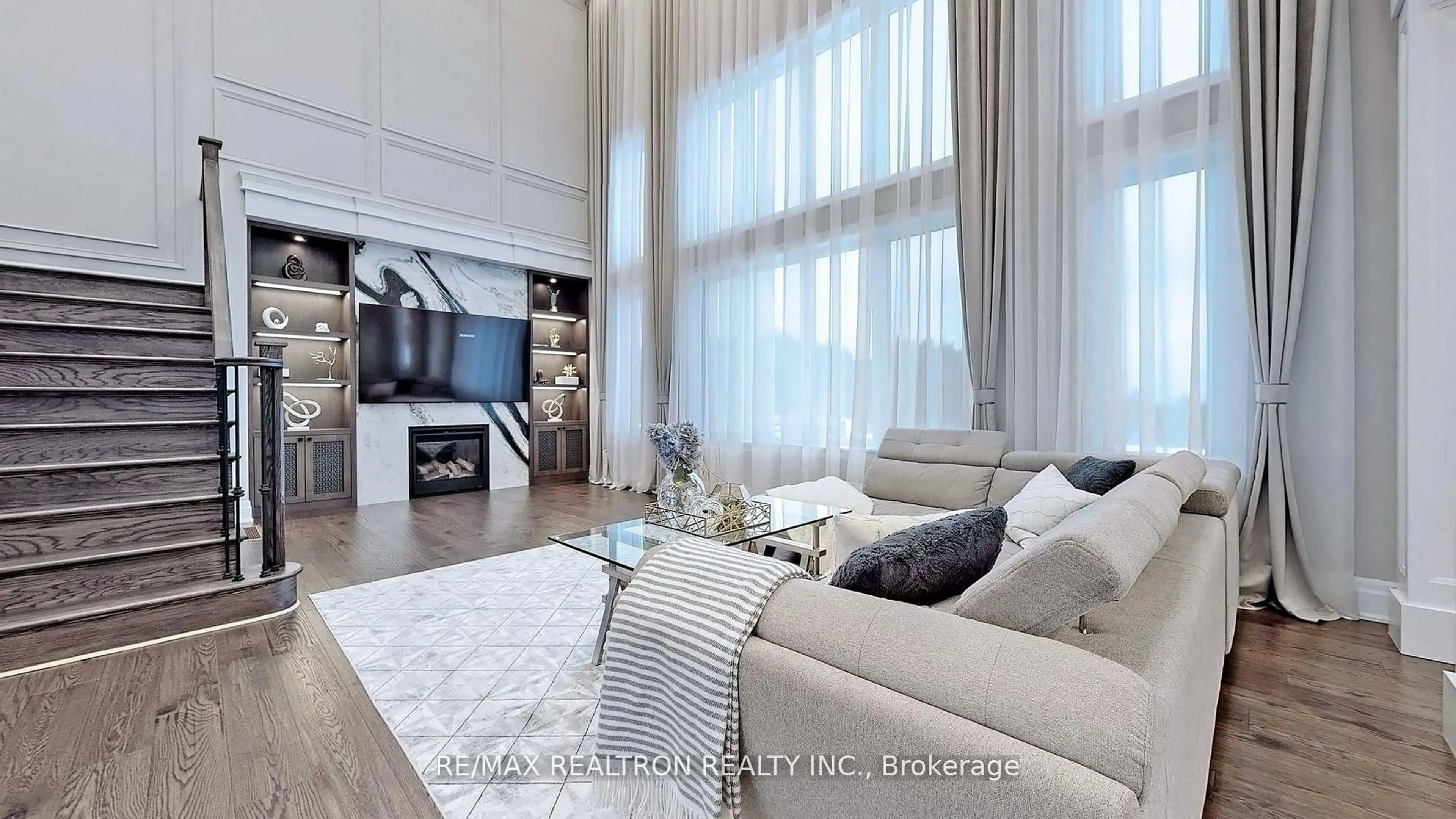 Living room with furniture, unknown for 79 Green Gables Cres, Whitchurch-Stouffville Ontario L4A 4R4