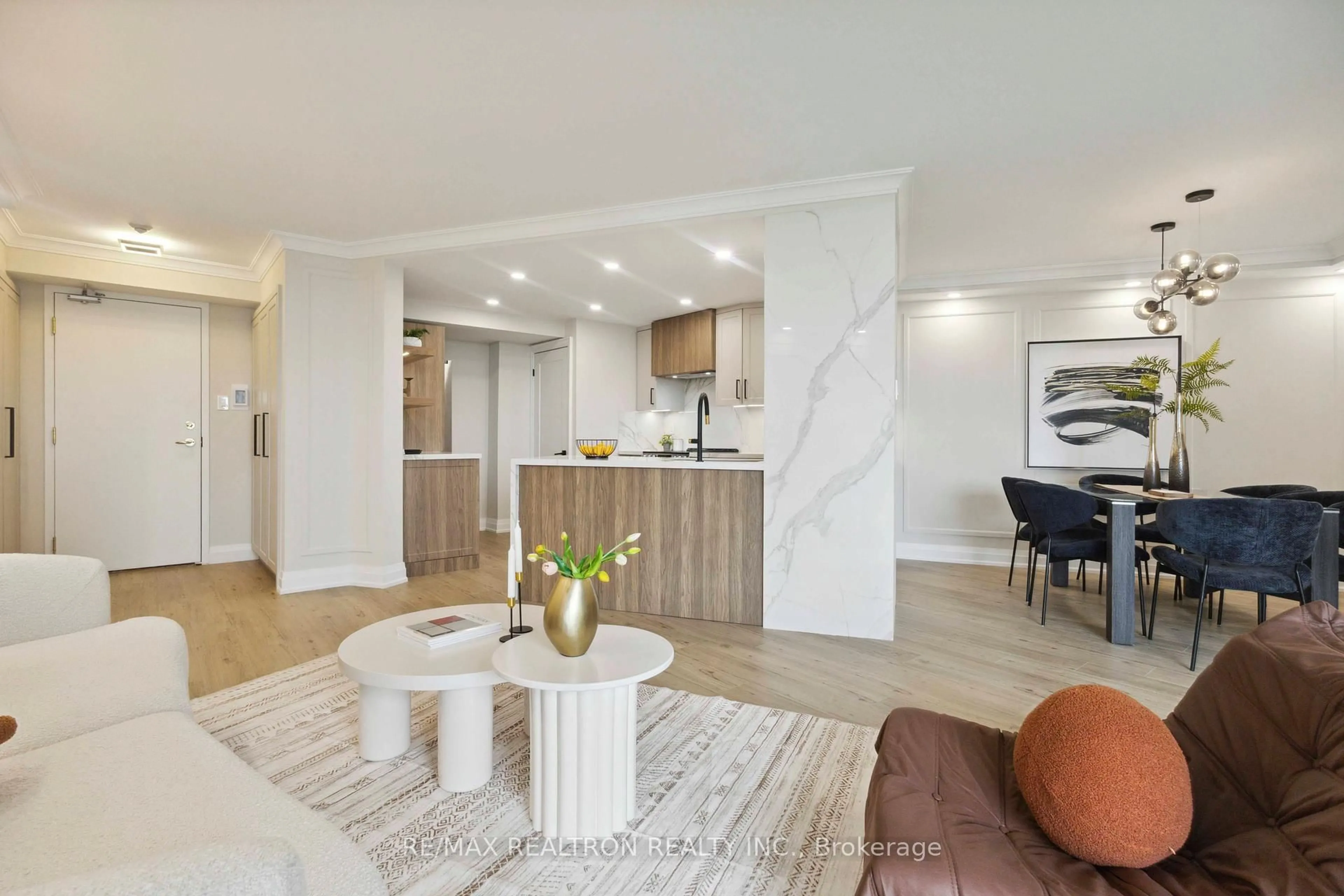 Unknown for 7250 Yonge St #1604, Vaughan Ontario L4J 7X1