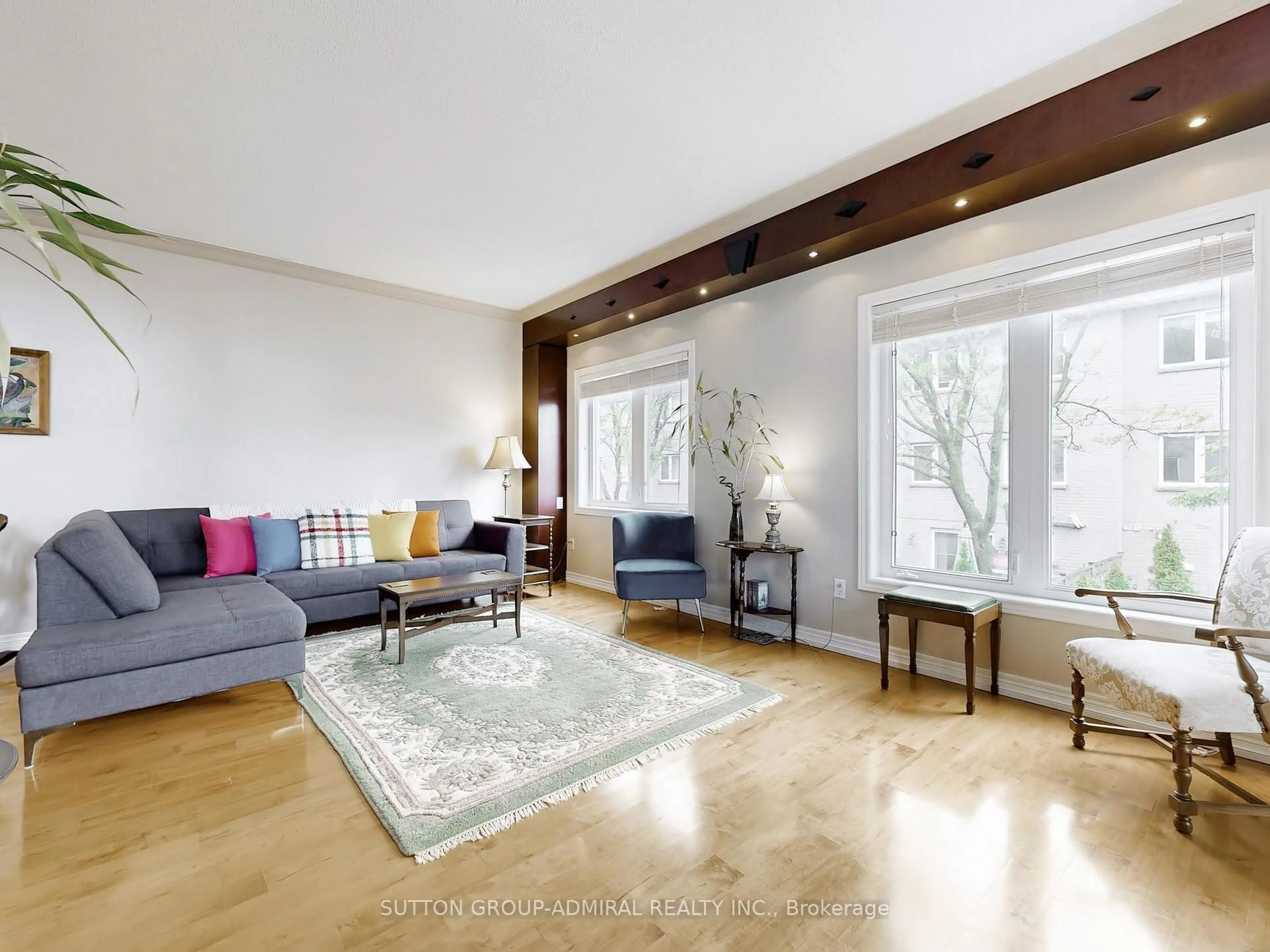 Living room with furniture, unknown for 10719 Bathurst St, Richmond Hill Ontario L4C 0N3