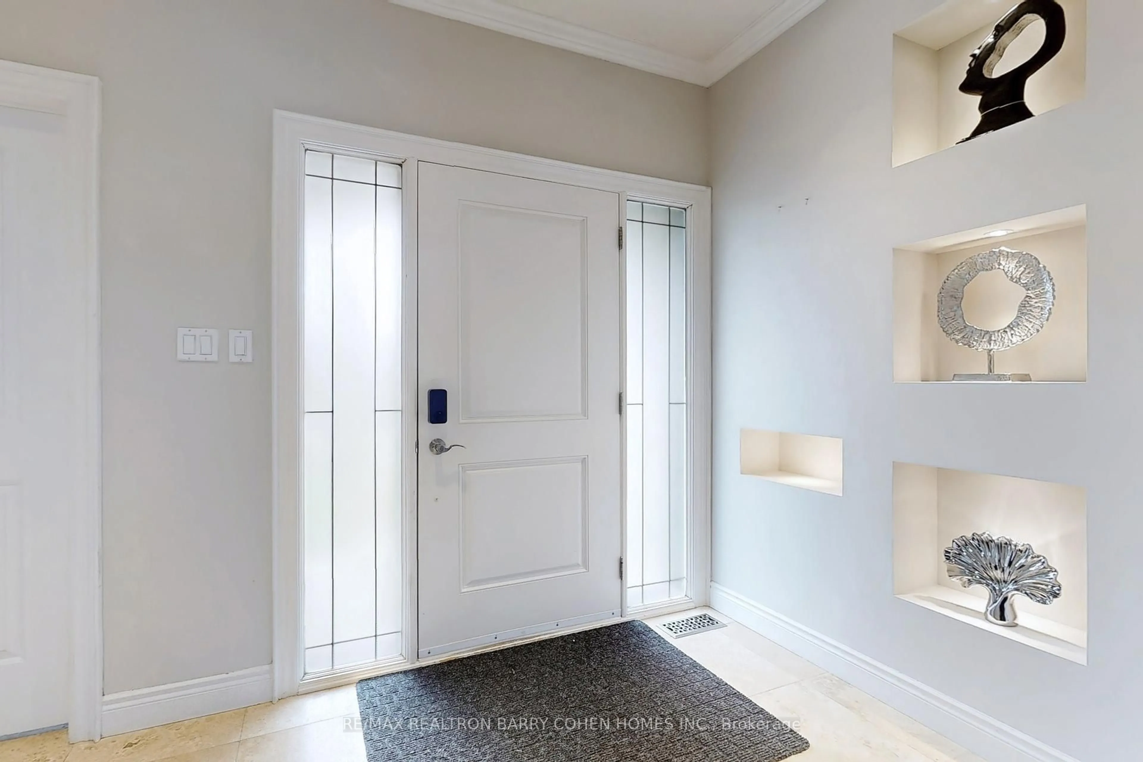 Indoor entryway for 530 Duclos Point Rd, Georgina Ontario L0E 1N0