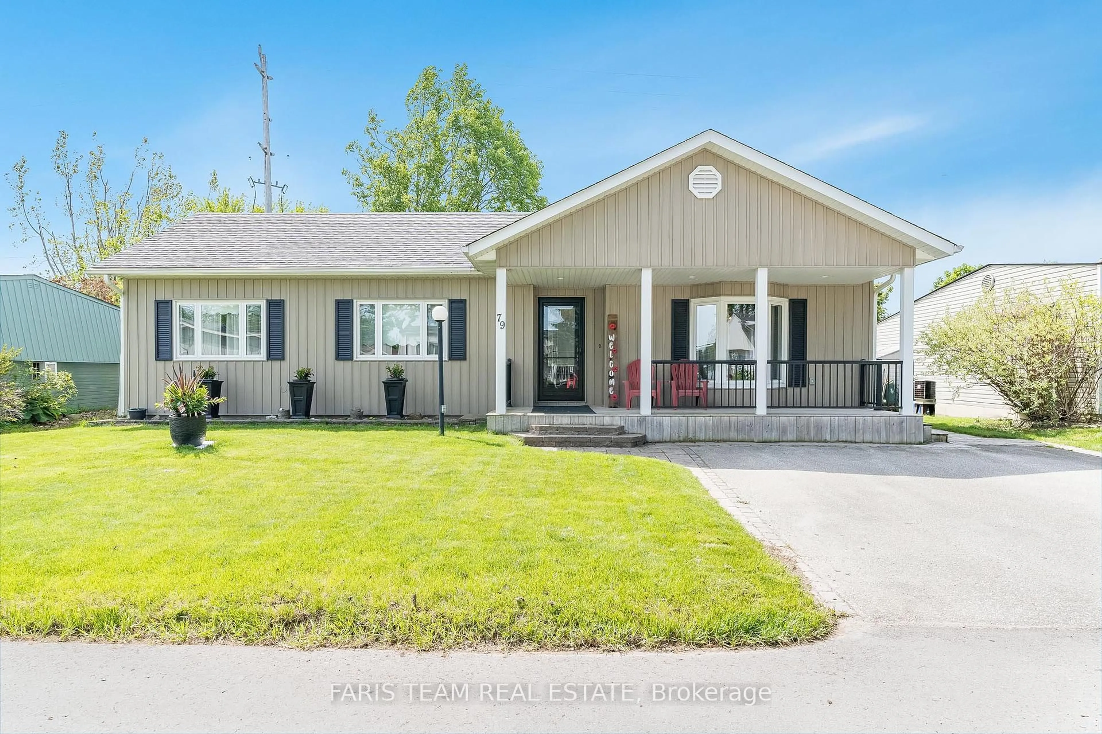 Home with vinyl exterior material, street for 79 Corner Brook Tr, Innisfil Ontario L9S 1S1