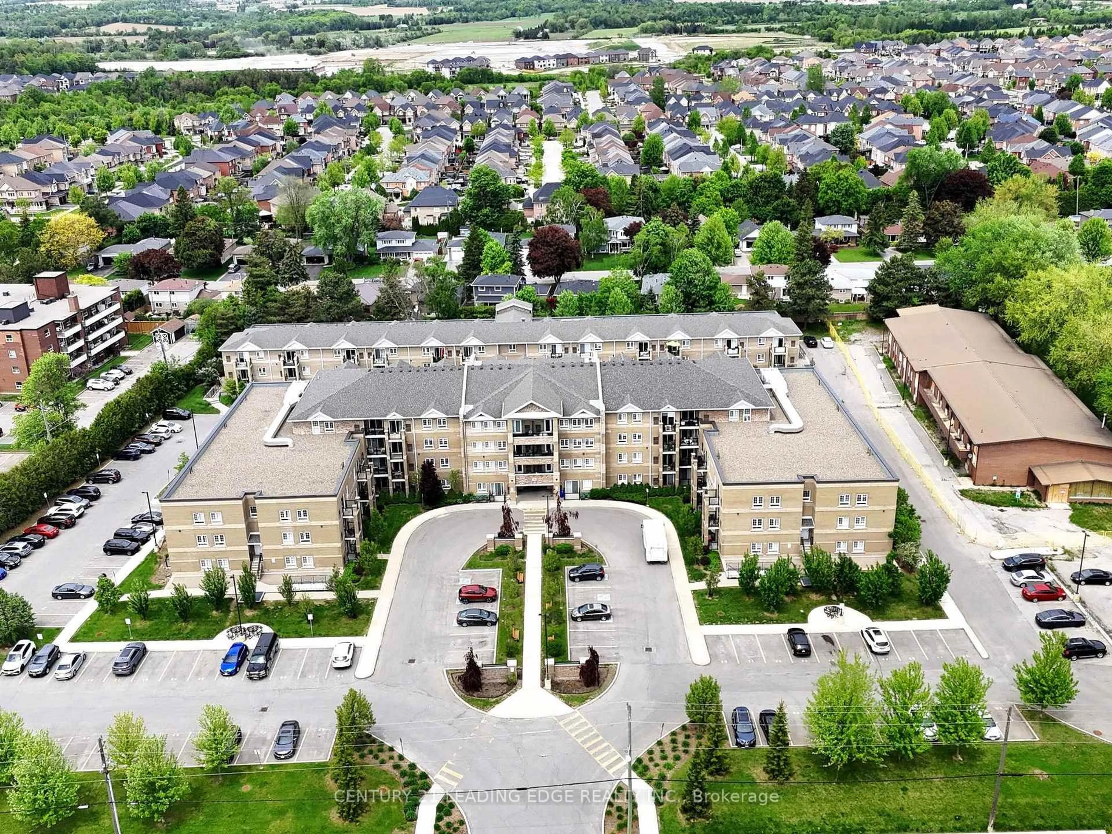 A pic from outside/outdoor area/front of a property/back of a property/a pic from drone, unknown for 481 Rupert Ave #328, Whitchurch-Stouffville Ontario L4A 1T4