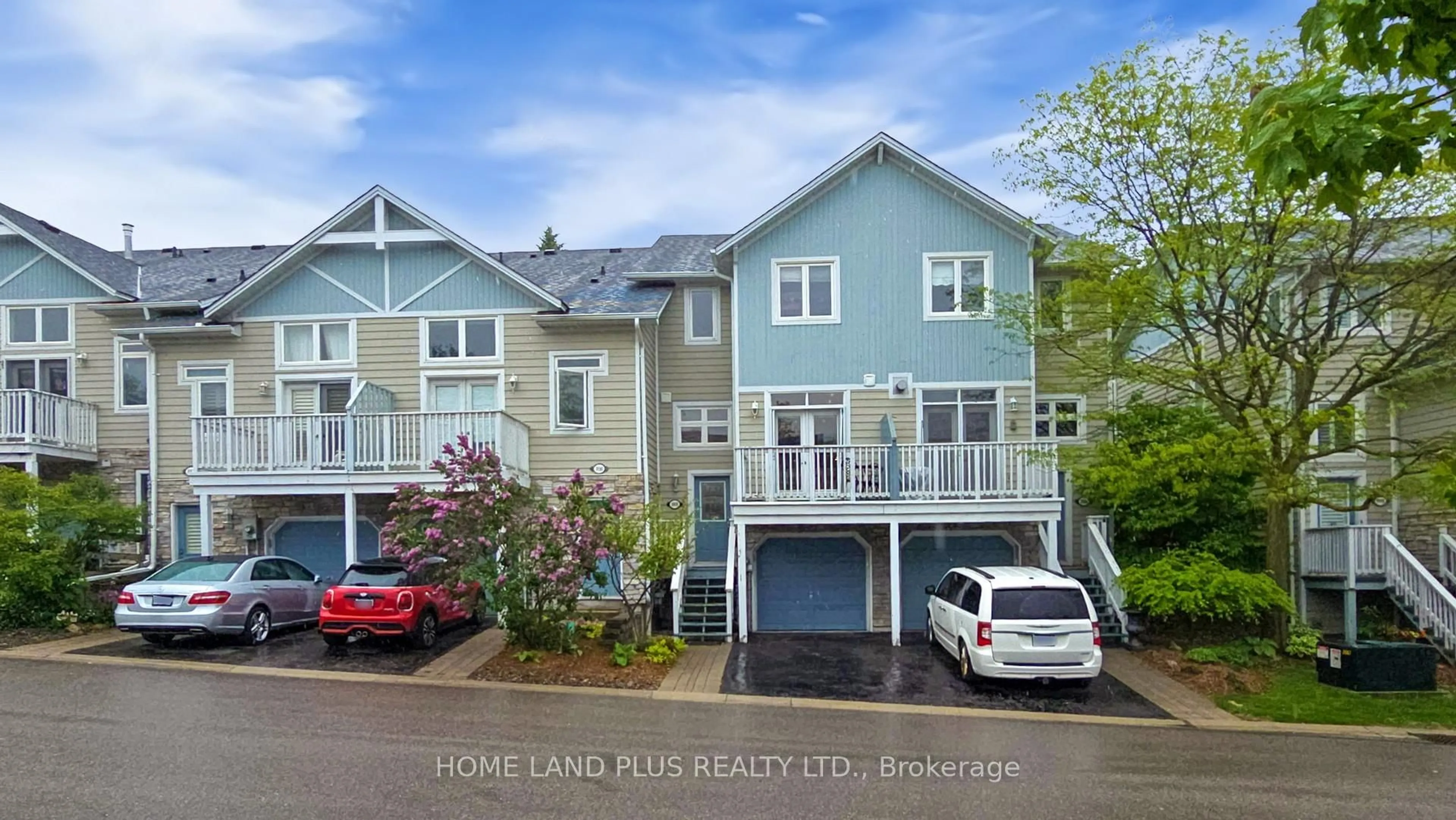 A pic from outside/outdoor area/front of a property/back of a property/a pic from drone, water/lake/river/ocean view for 1008 ON BOGART Circ #24, Newmarket Ontario L3Y 8T4