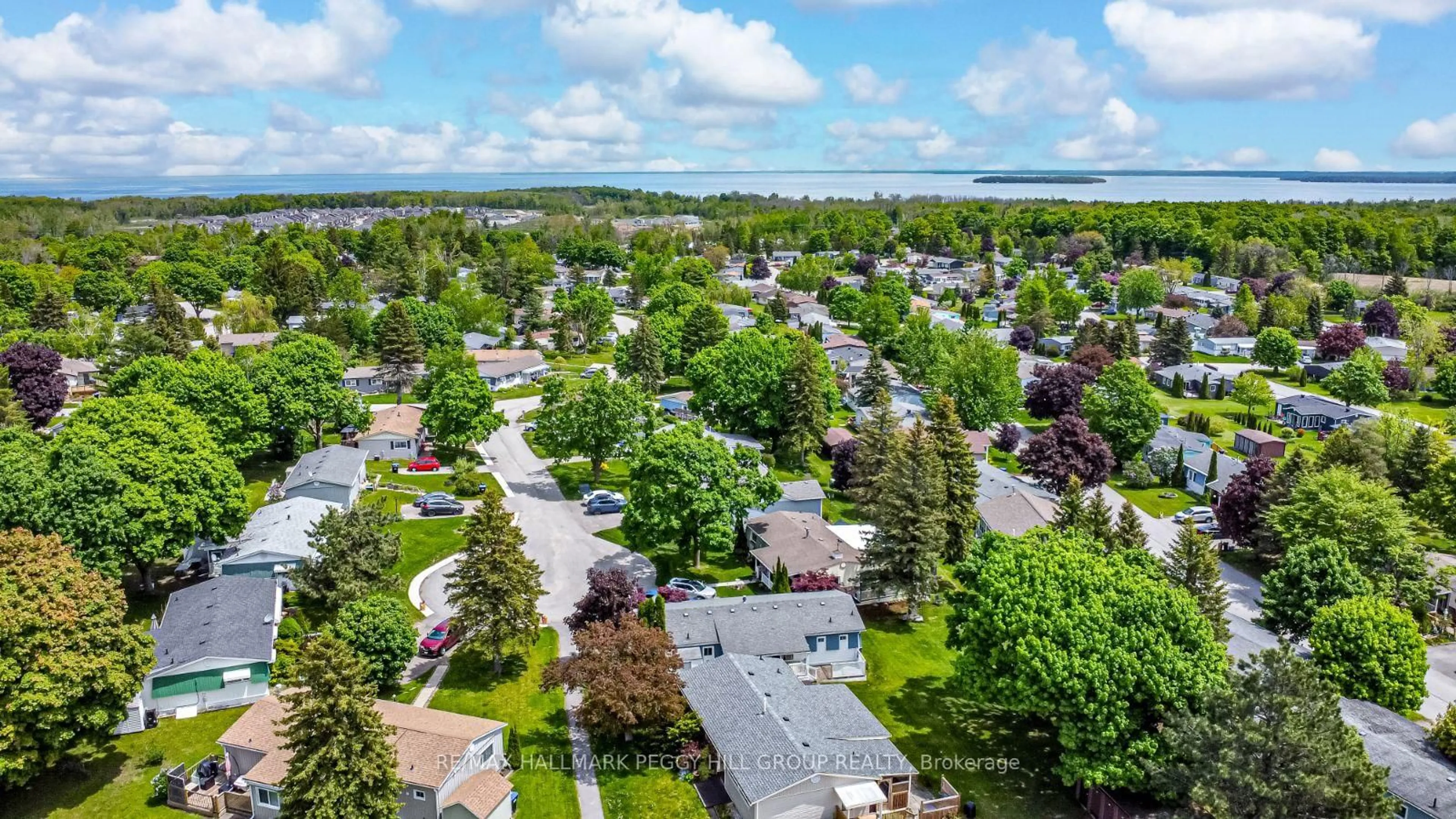 A pic from outside/outdoor area/front of a property/back of a property/a pic from drone, street for 9 Green Glade Crt, Innisfil Ontario L9S 1P3