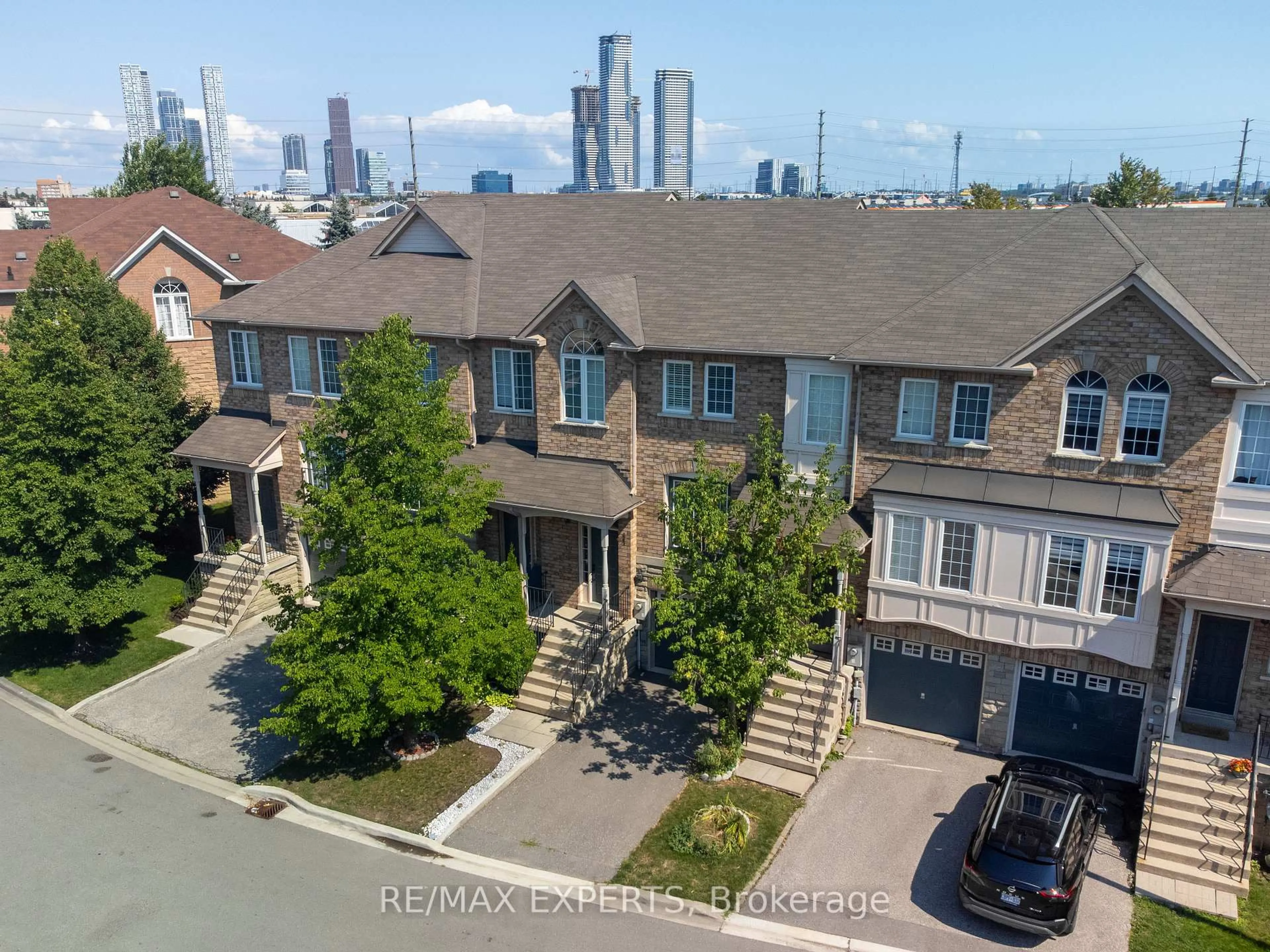 A pic from outside/outdoor area/front of a property/back of a property/a pic from drone, city buildings view from balcony for 19 Foxchase Ave #32, Vaughan Ontario L4L 9M9