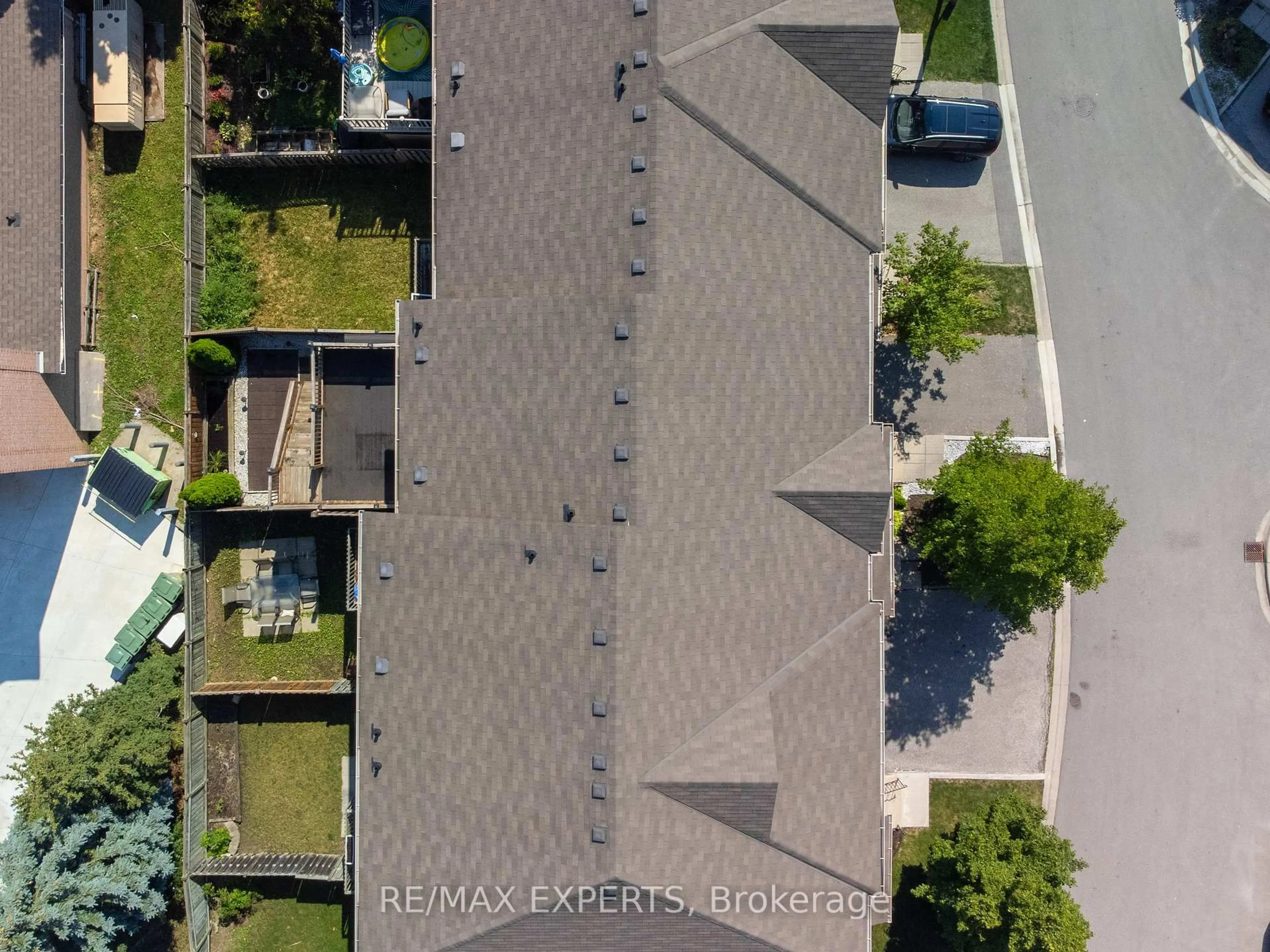 A pic from outside/outdoor area/front of a property/back of a property/a pic from drone, city buildings view from balcony for 19 Foxchase Ave #32, Vaughan Ontario L4L 9M9