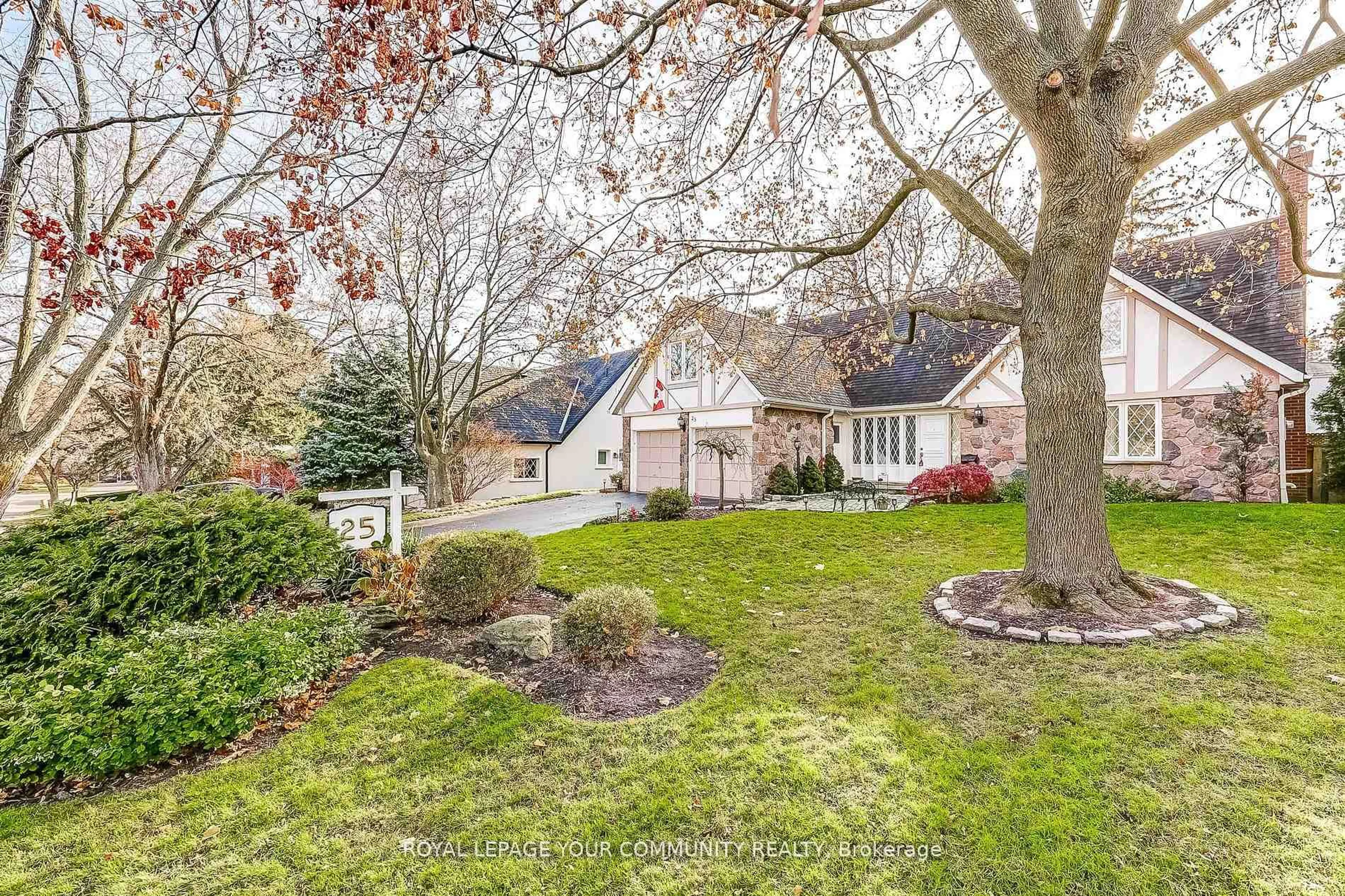 A pic from outside/outdoor area/front of a property/back of a property/a pic from drone, street for 25 Alcaine Crt, Markham Ontario L3T 2G8