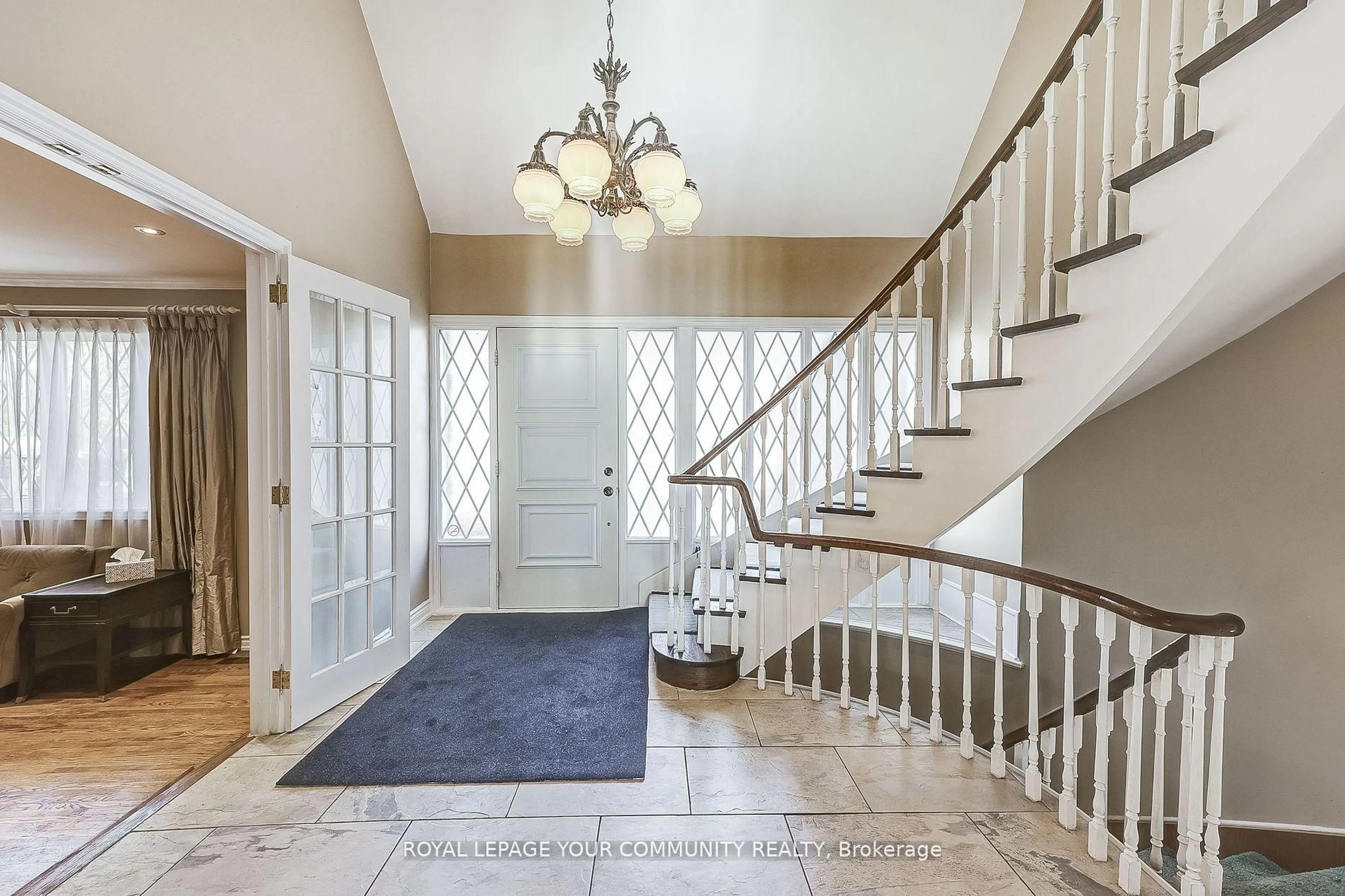 Indoor foyer for 25 Alcaine Crt, Markham Ontario L3T 2G8