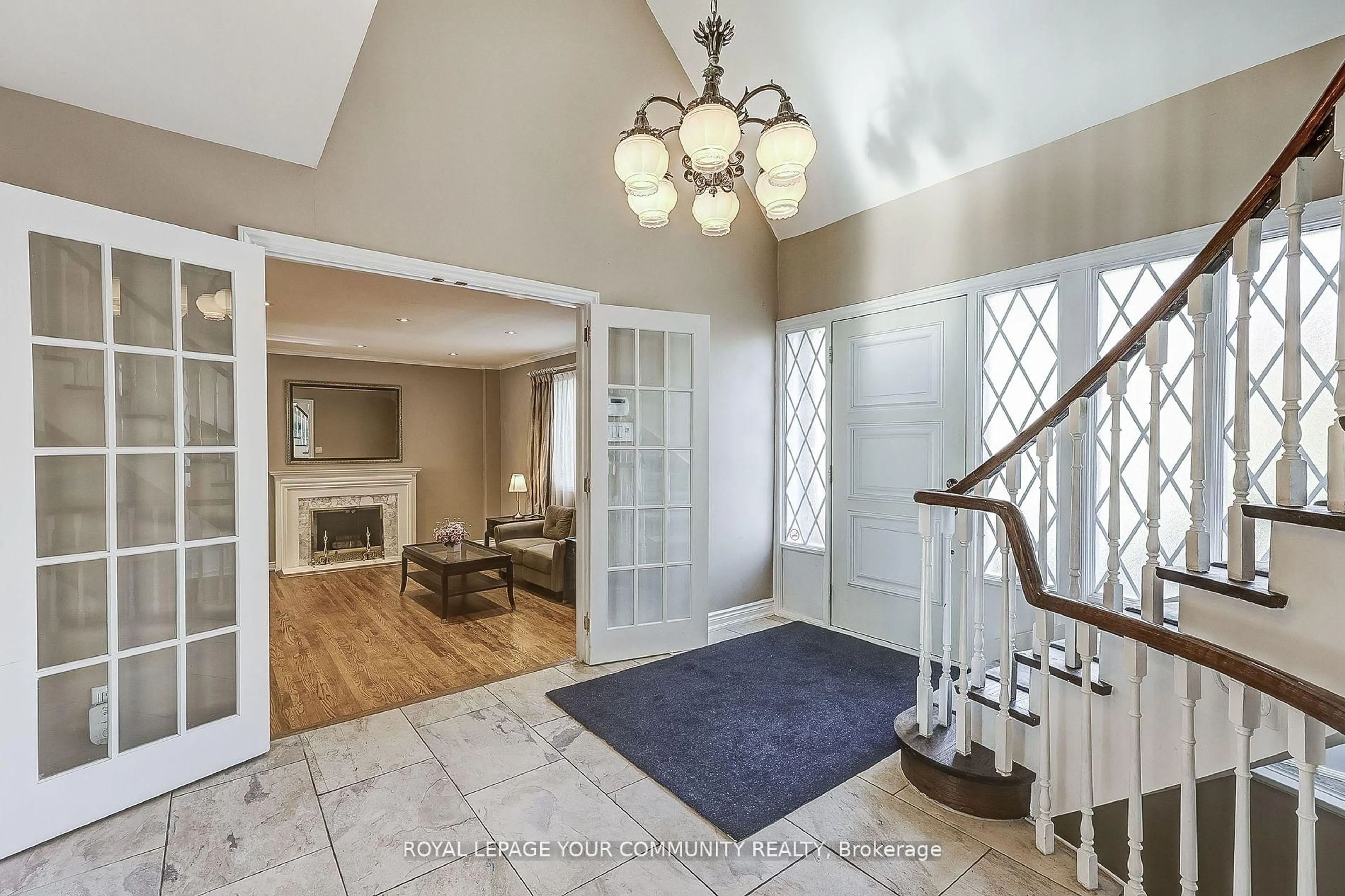 Indoor entryway for 25 Alcaine Crt, Markham Ontario L3T 2G8