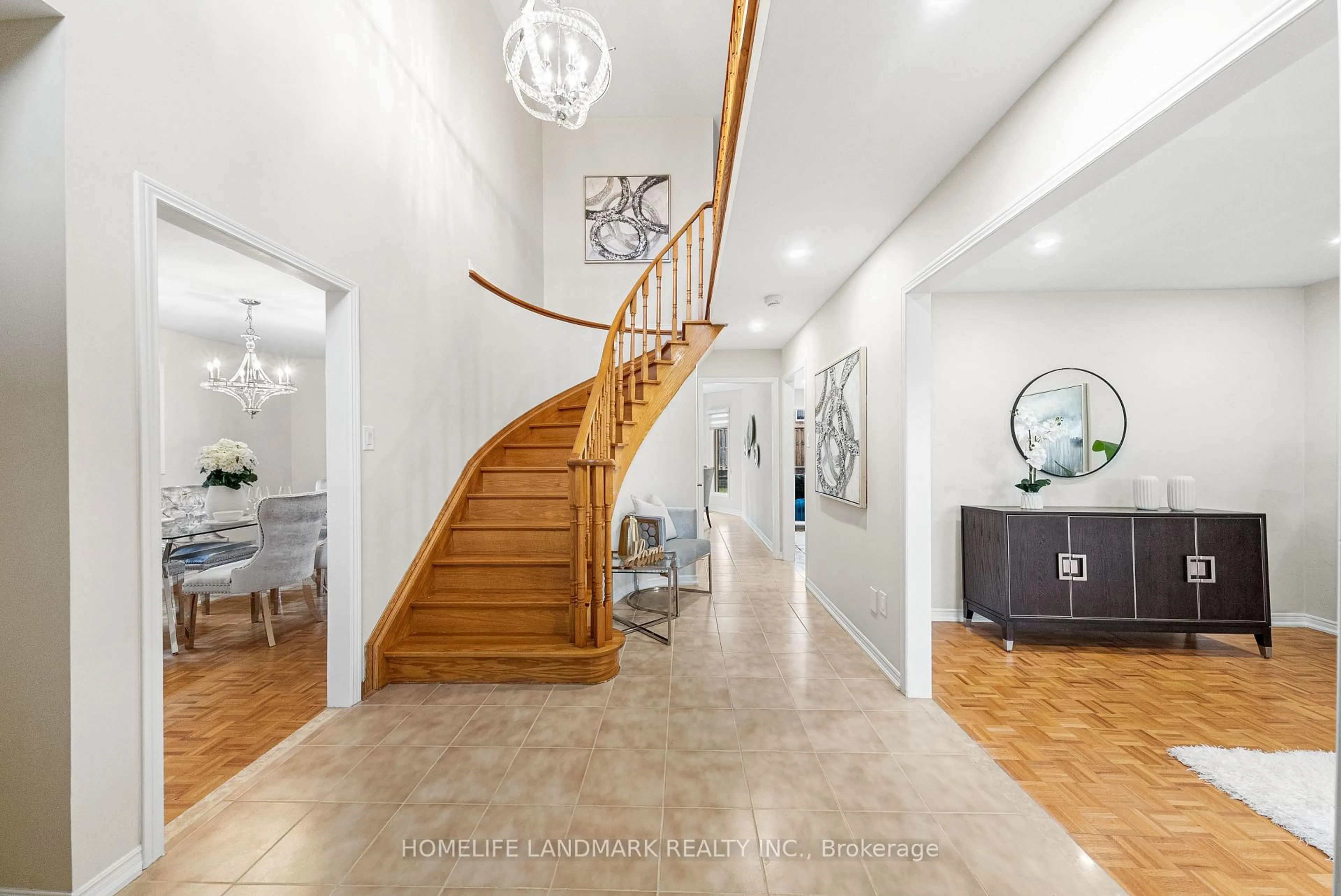 Indoor foyer for 165 Valleyway Cres, Vaughan Ontario L6A 1K8
