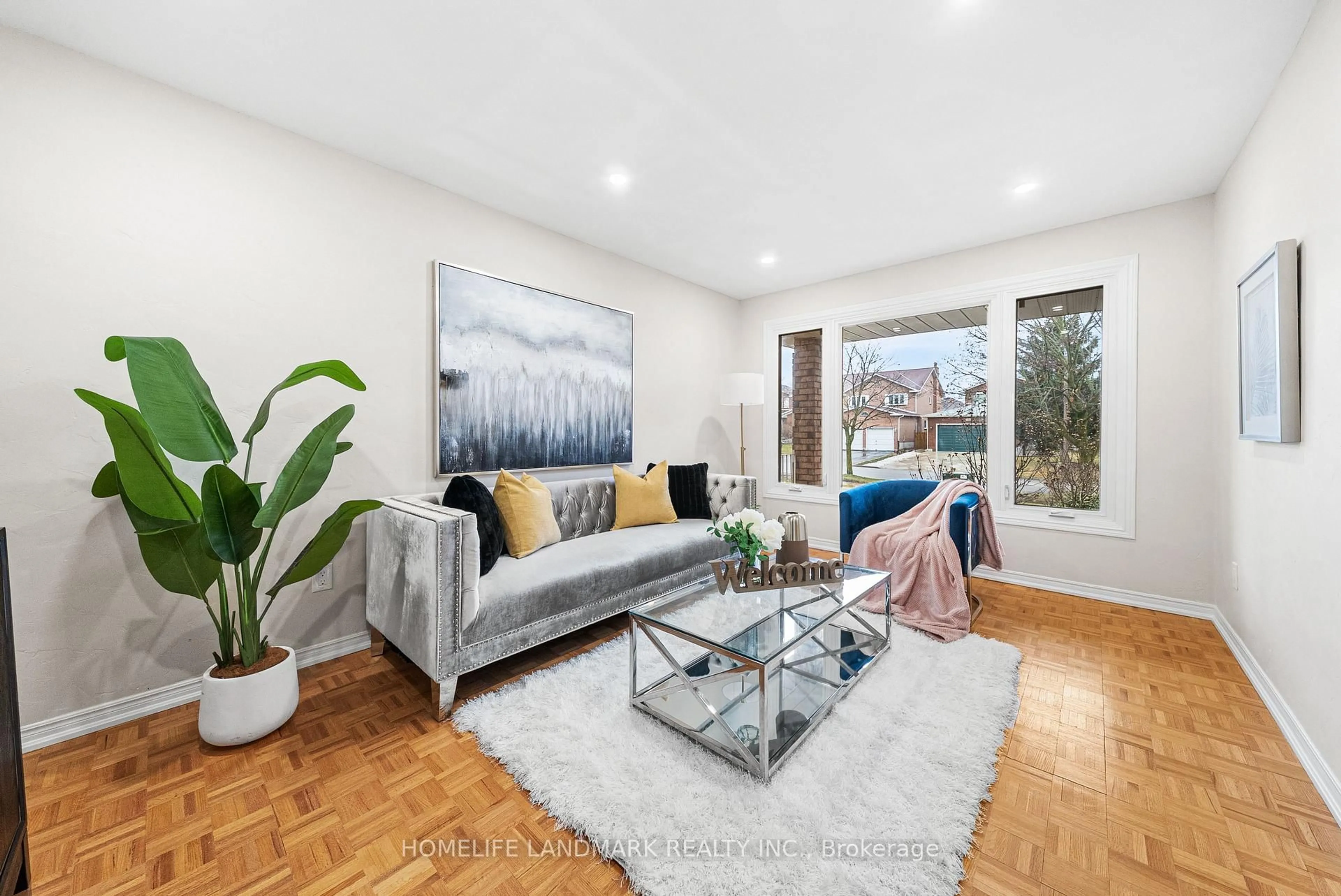 Living room with furniture, unknown for 165 Valleyway Cres, Vaughan Ontario L6A 1K8