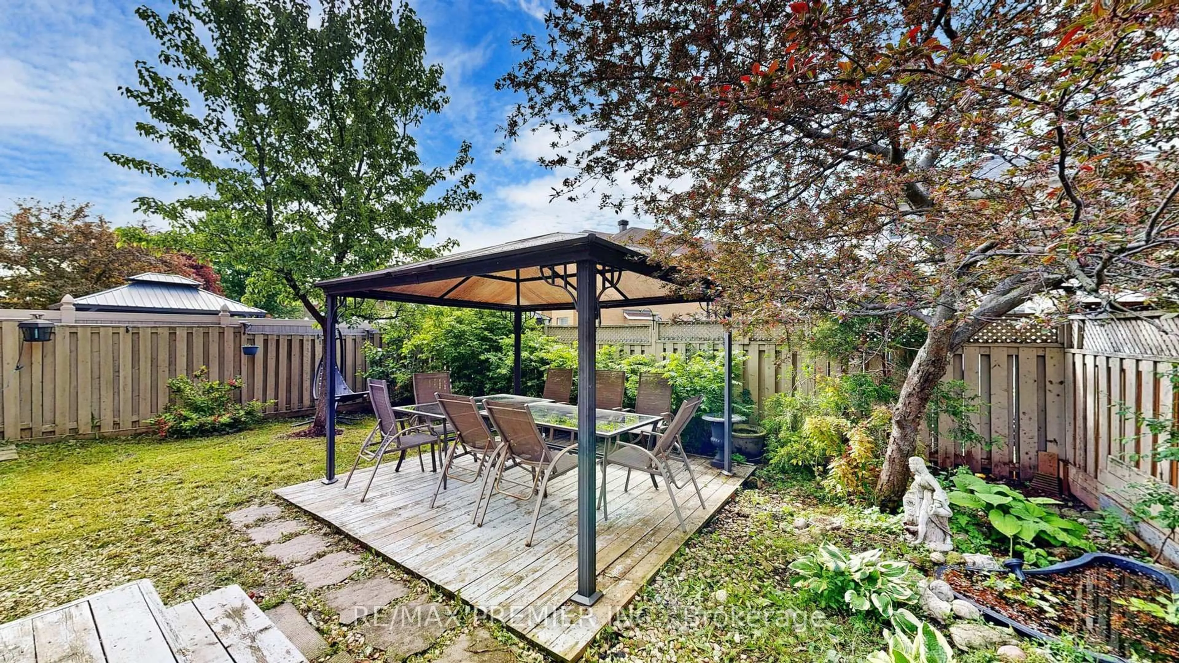 Patio, street for 215 Drummond Dr, Vaughan Ontario L6A 3C1