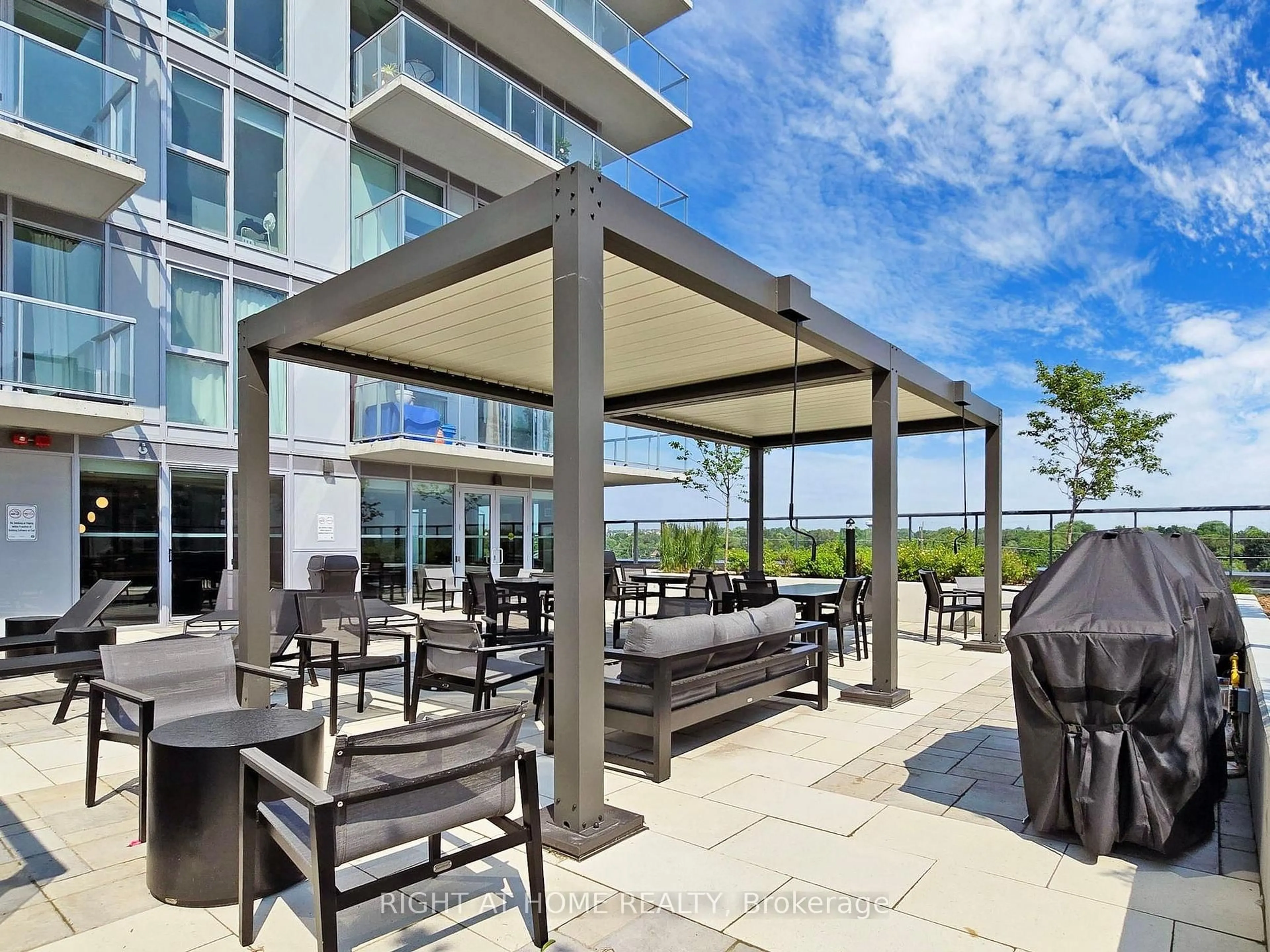 Patio, water/lake/river/ocean view for 185 Deerfield Rd #1212, Newmarket Ontario L3Y 0G7