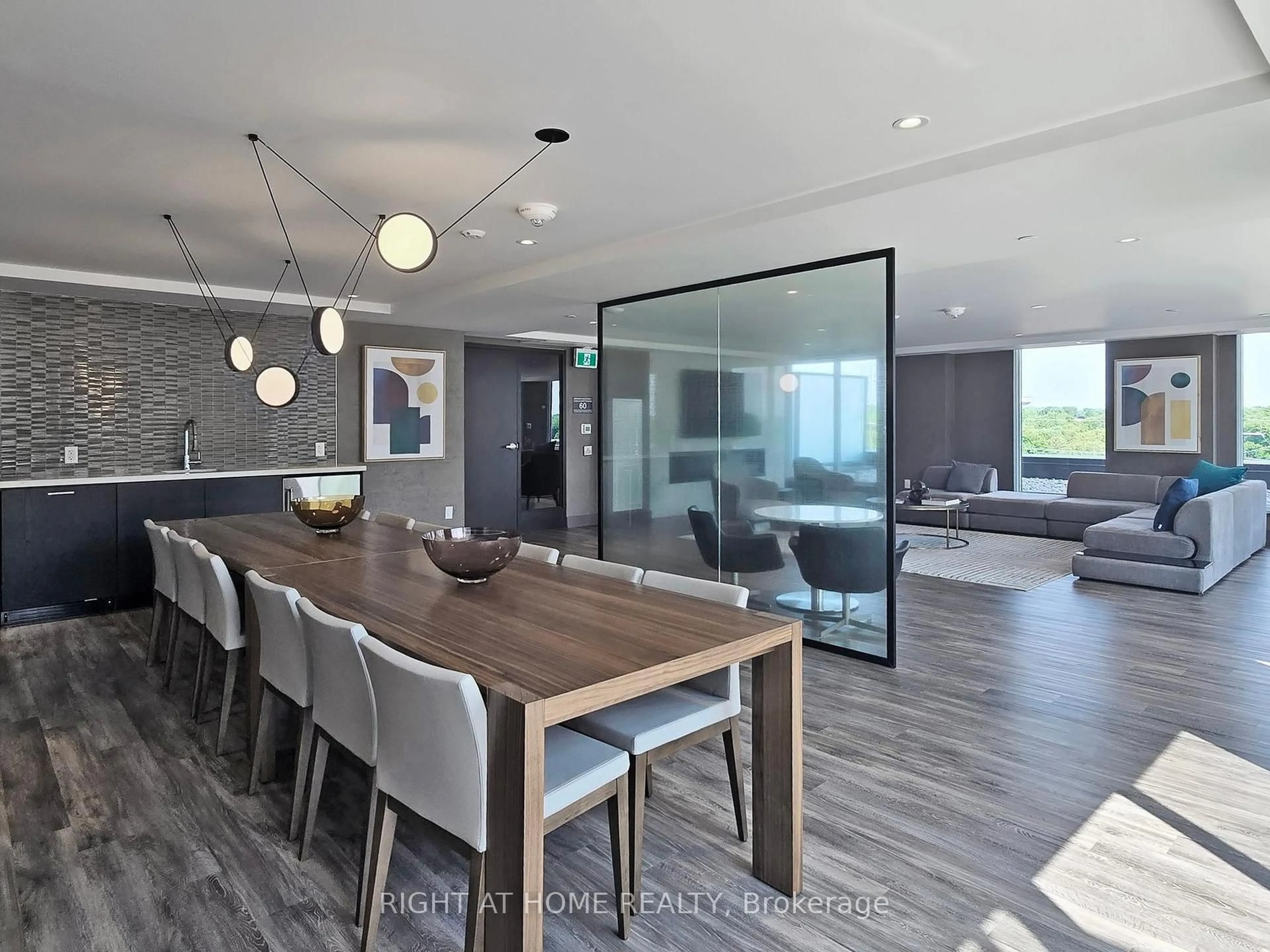 Open concept kitchen, wood/laminate floor for 185 Deerfield Rd #1212, Newmarket Ontario L3Y 0G7