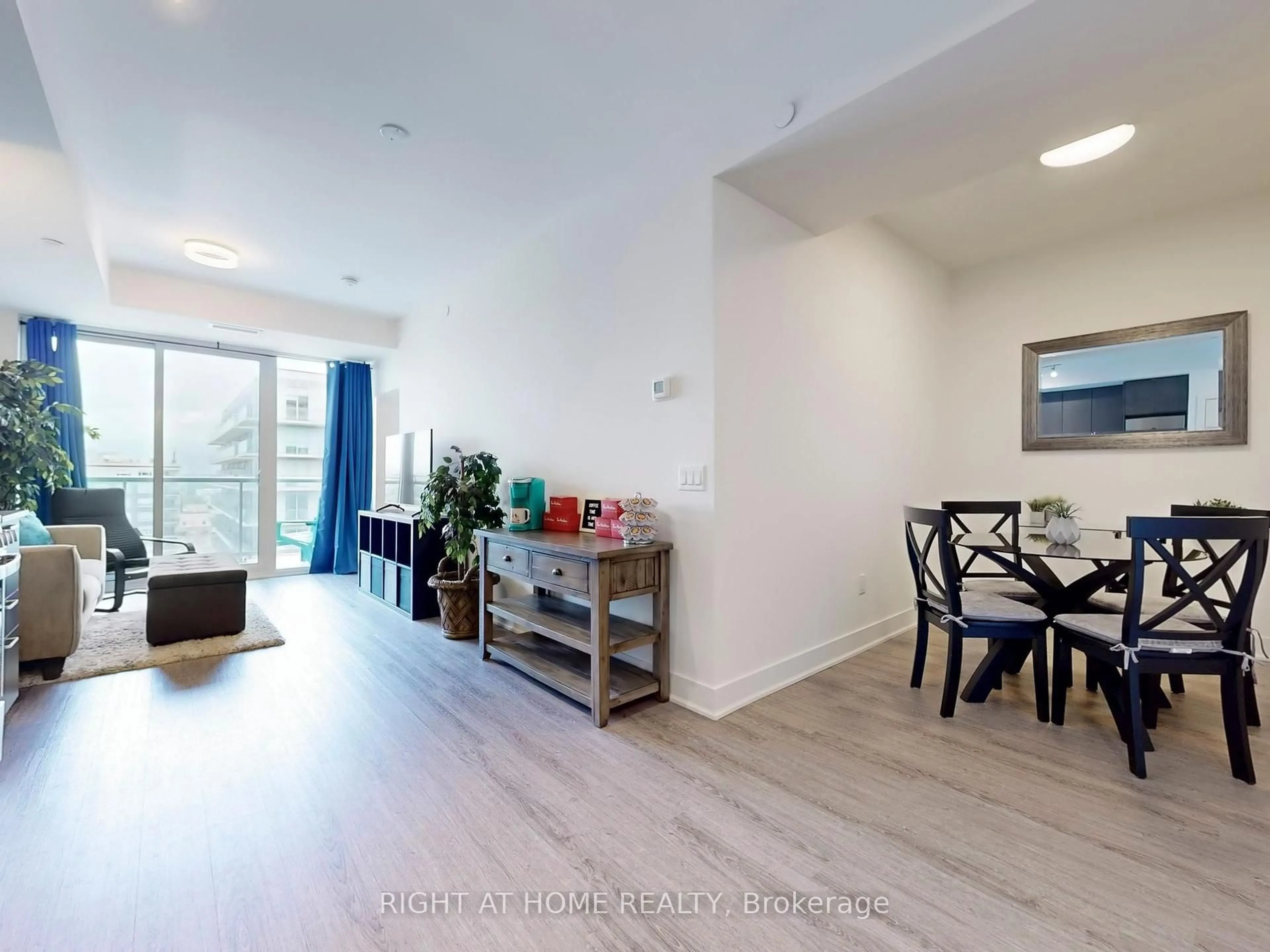 Unknown for 185 Deerfield Rd #1212, Newmarket Ontario L3Y 0G7