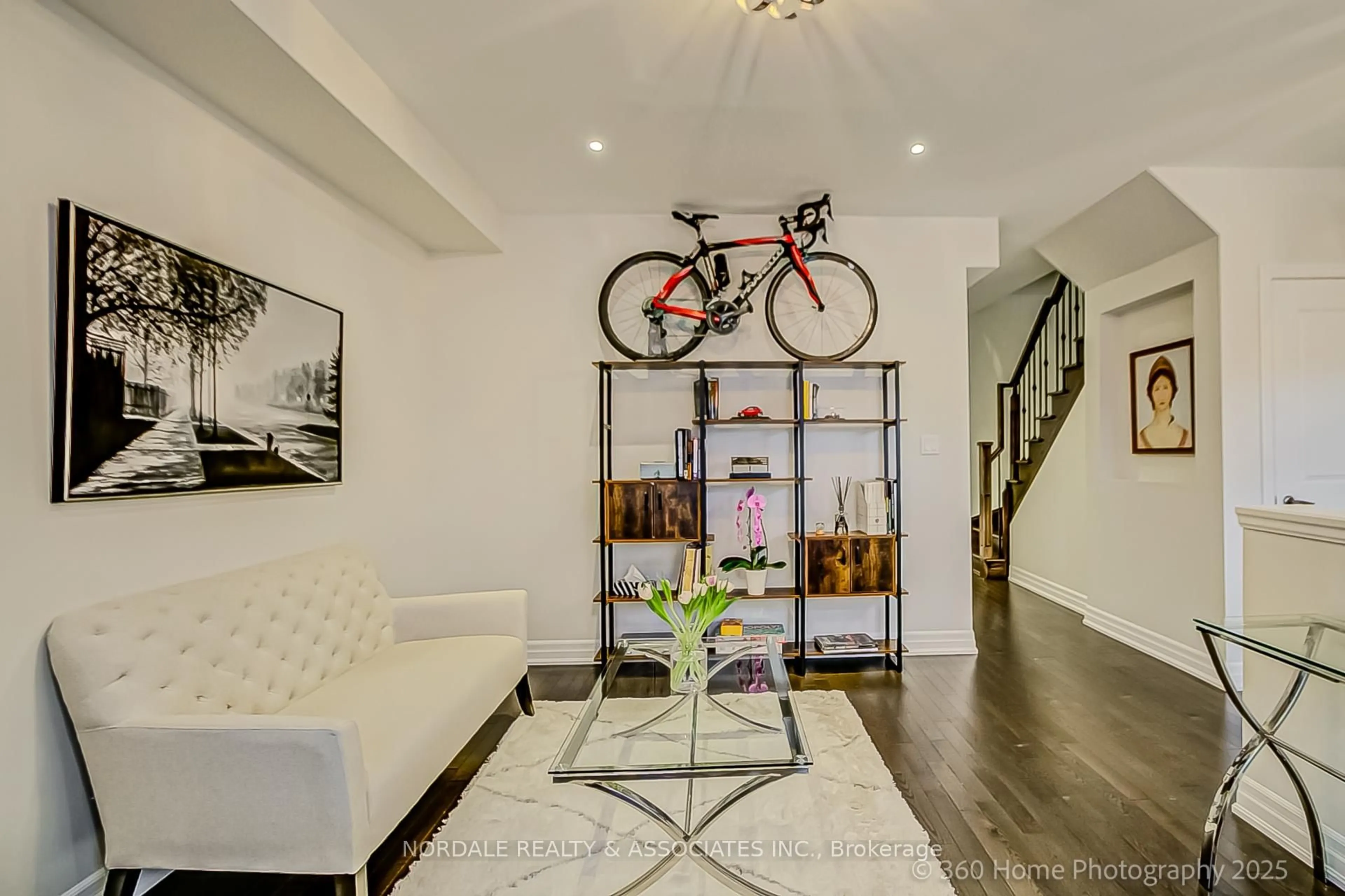 Indoor entryway for 2 Church St #7, Vaughan Ontario L6A 5A8