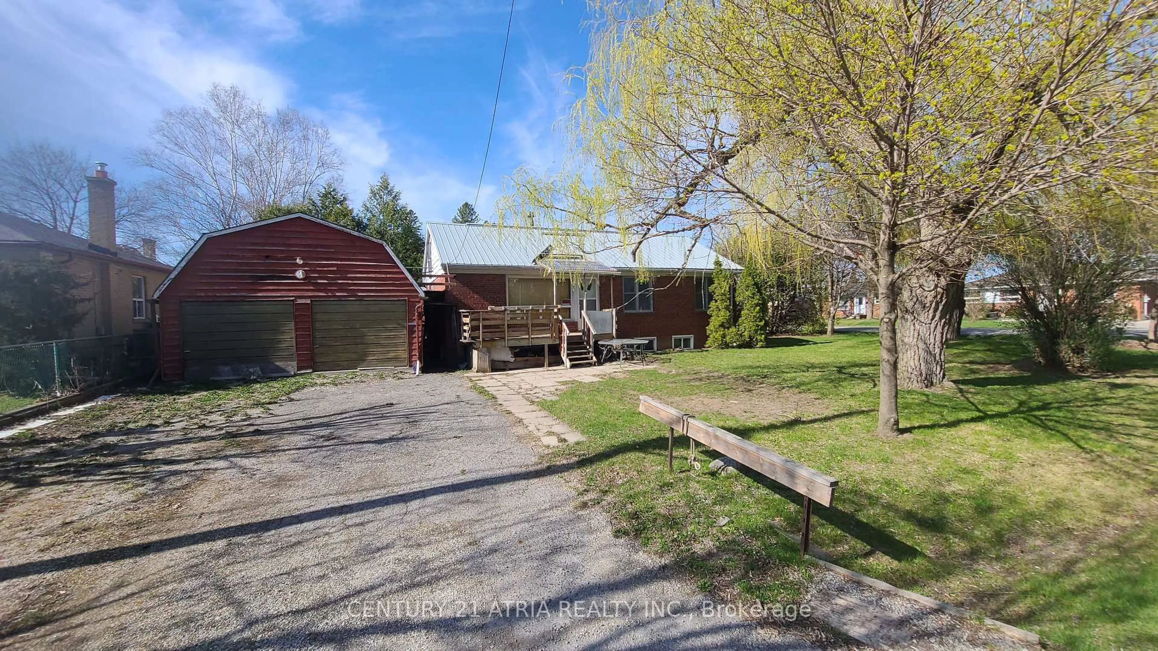 A pic from outside/outdoor area/front of a property/back of a property/a pic from drone, street for 1 Rockport Cres, Richmond Hill Ontario L4C 2L5