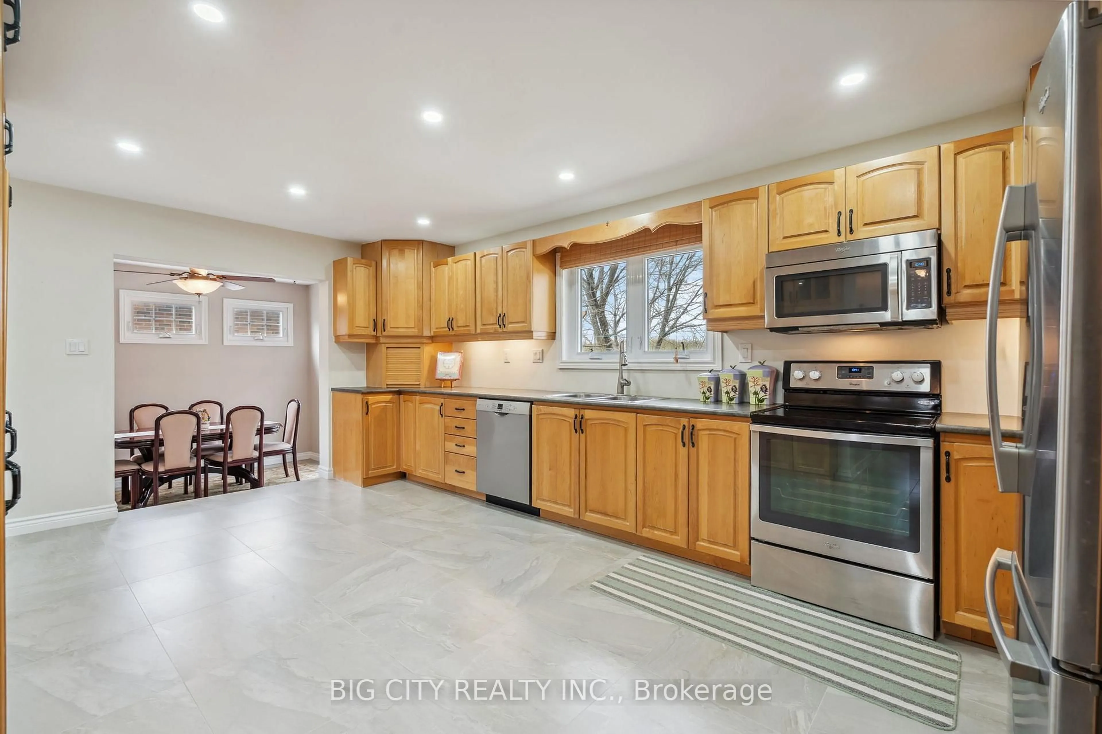 Open concept kitchen, ceramic/tile floor for 44 Garrett Dr, Georgina Ontario L0E 1R0