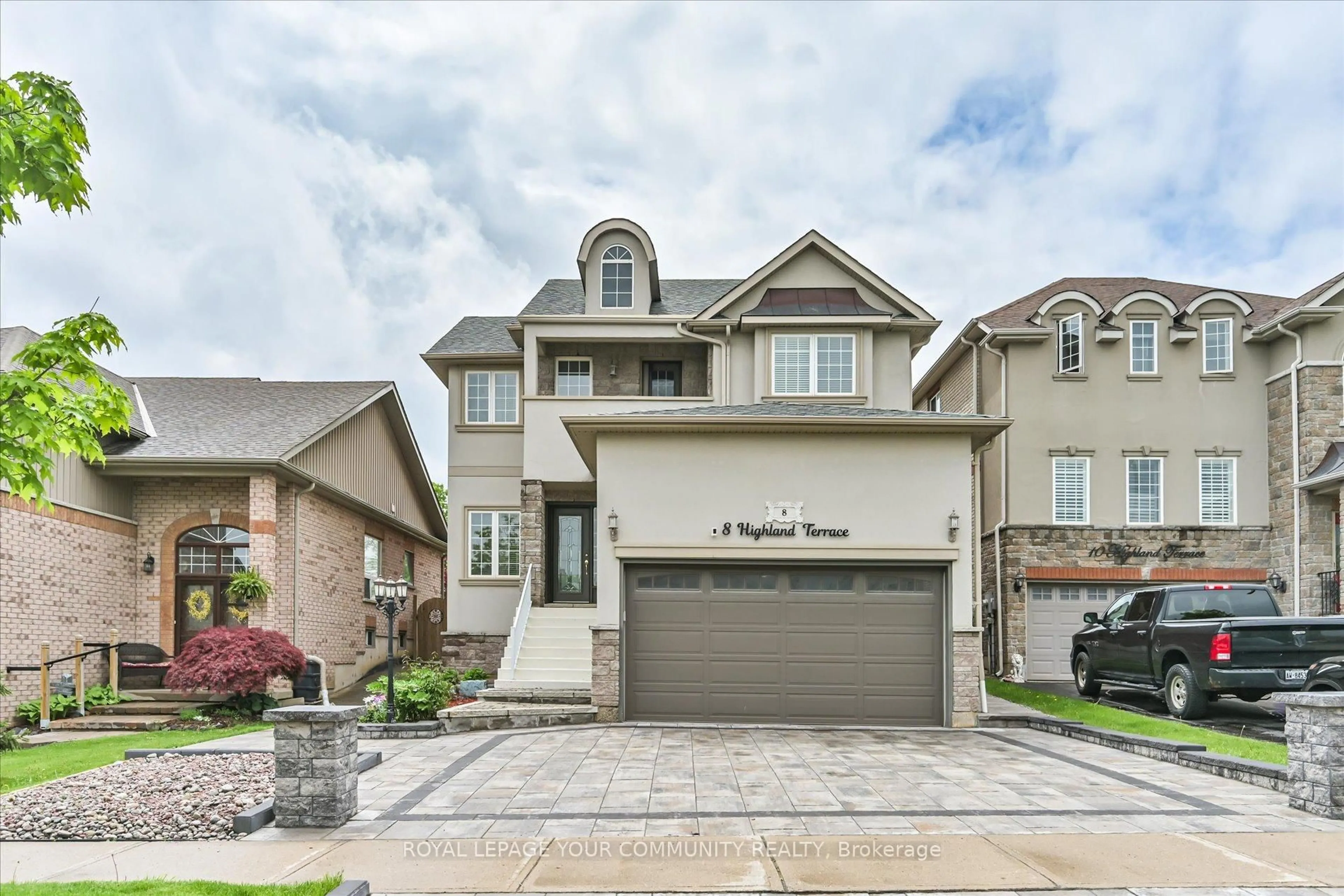 Home with brick exterior material, street for 8 Highland Terr, Bradford West Gwillimbury Ontario L3Z 3E8