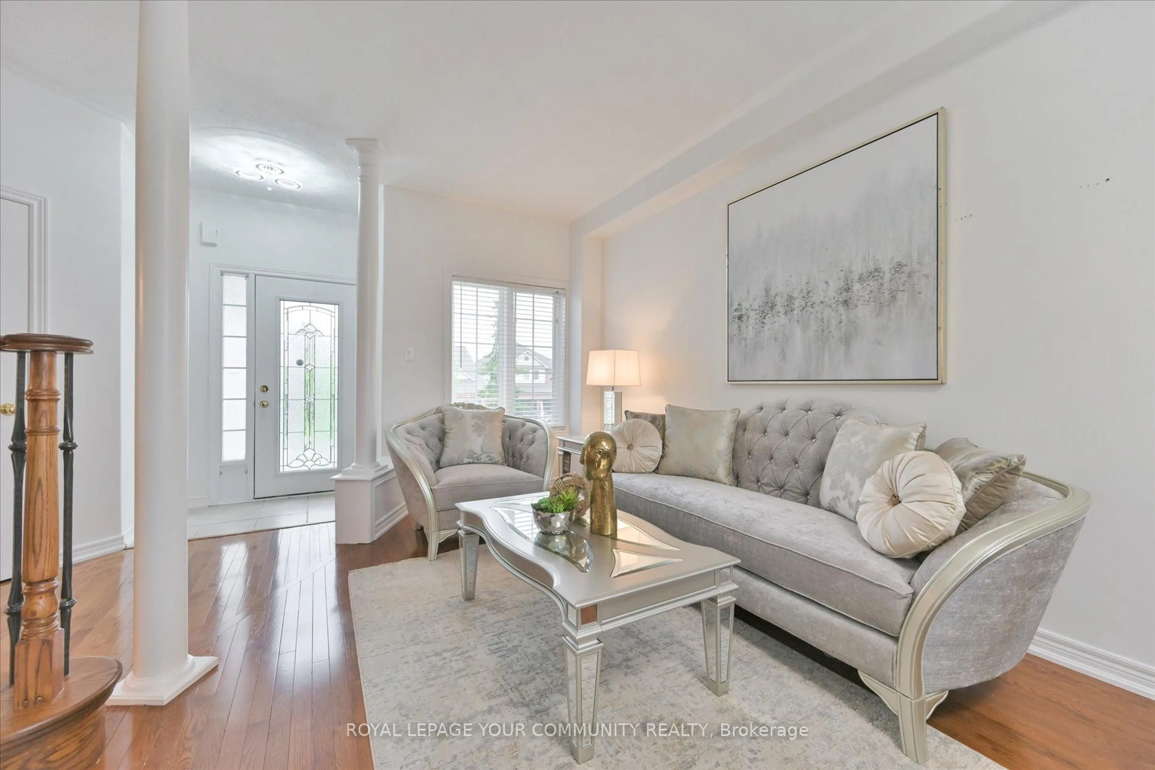 Living room with furniture, unknown for 8 Highland Terr, Bradford West Gwillimbury Ontario L3Z 3E8