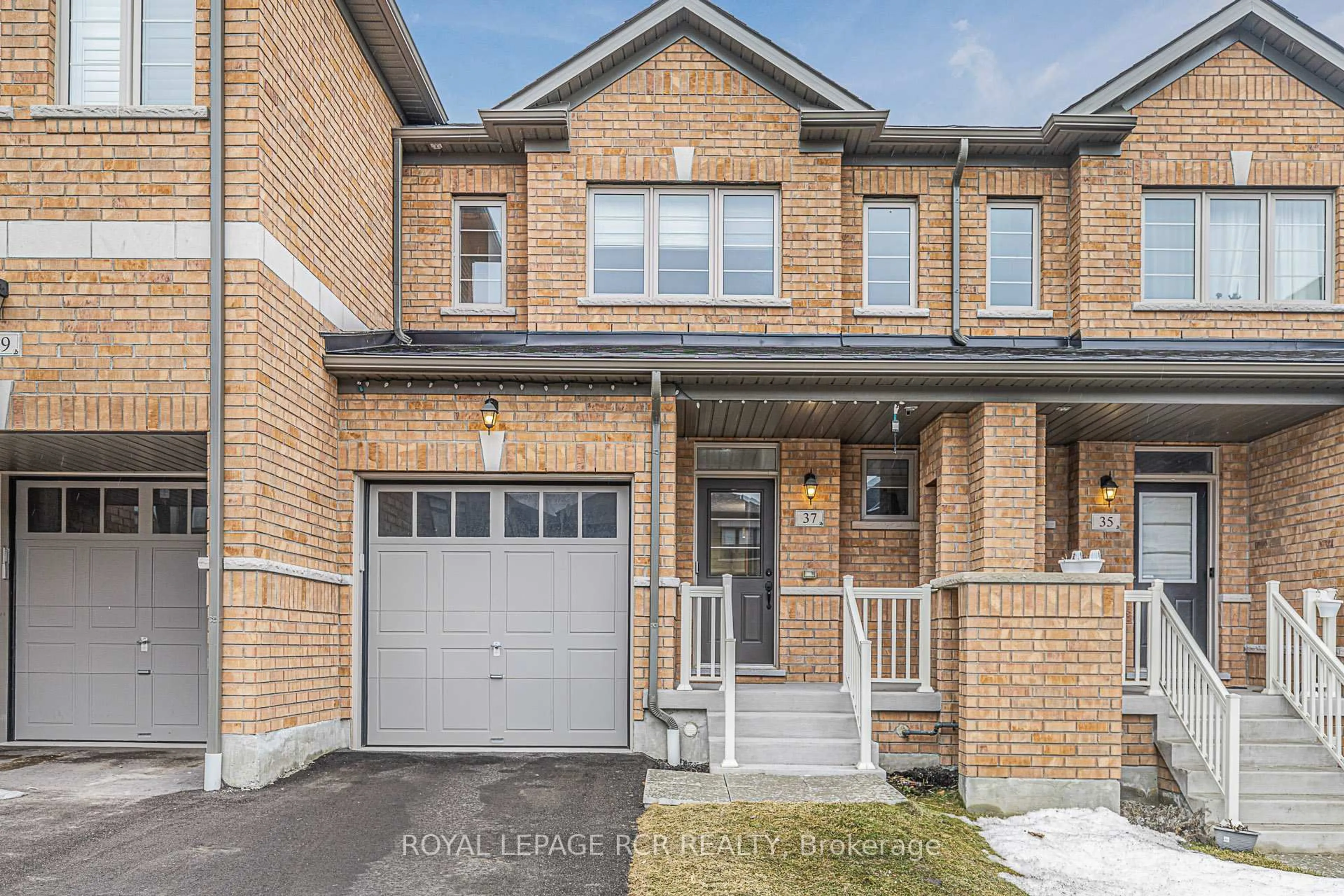 Home with brick exterior material, street for 37 Markview Rd, Whitchurch-Stouffville Ontario L4A 4W1