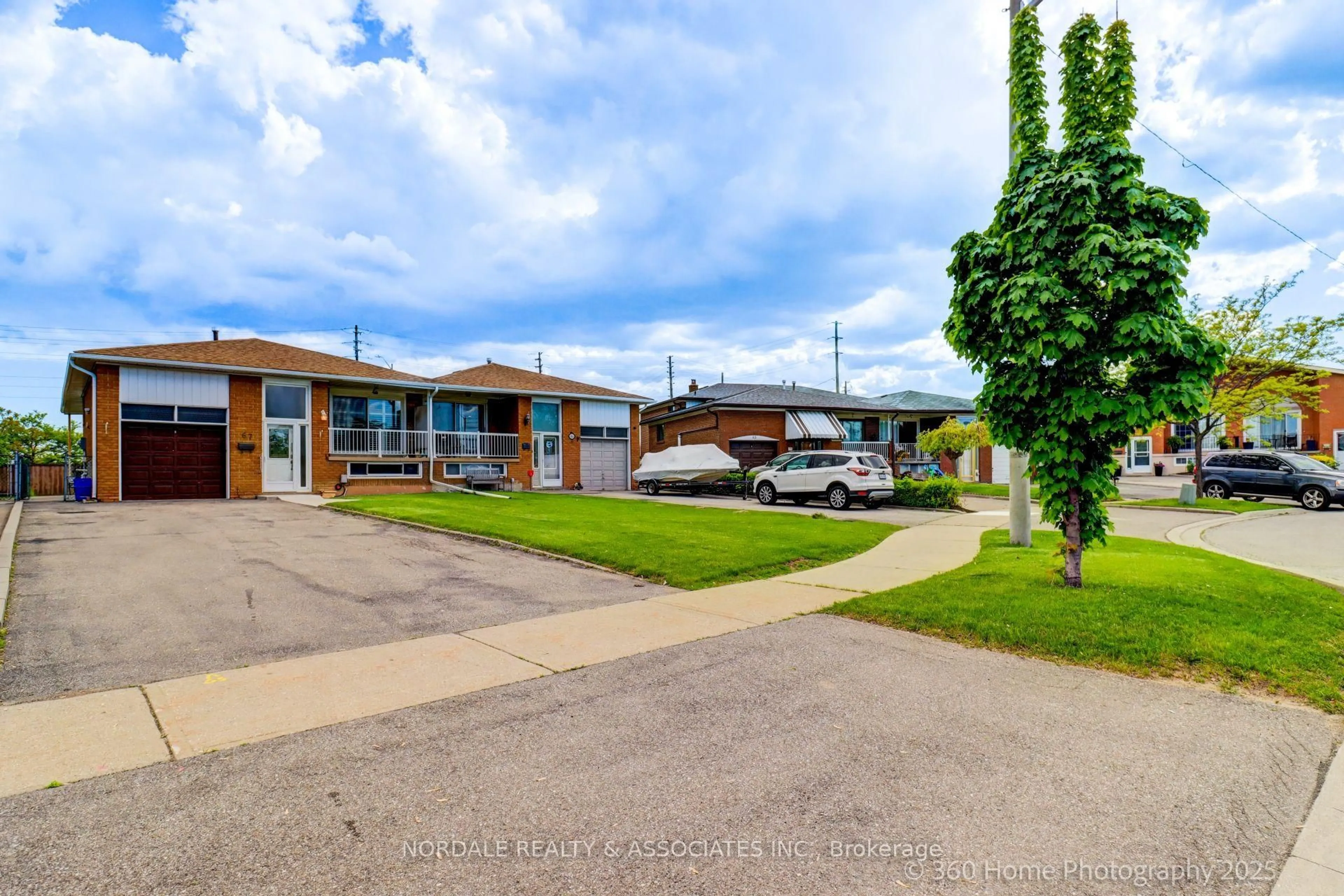 A pic from outside/outdoor area/front of a property/back of a property/a pic from drone, street for 67 Button Rd, Vaughan Ontario L4L 1J9