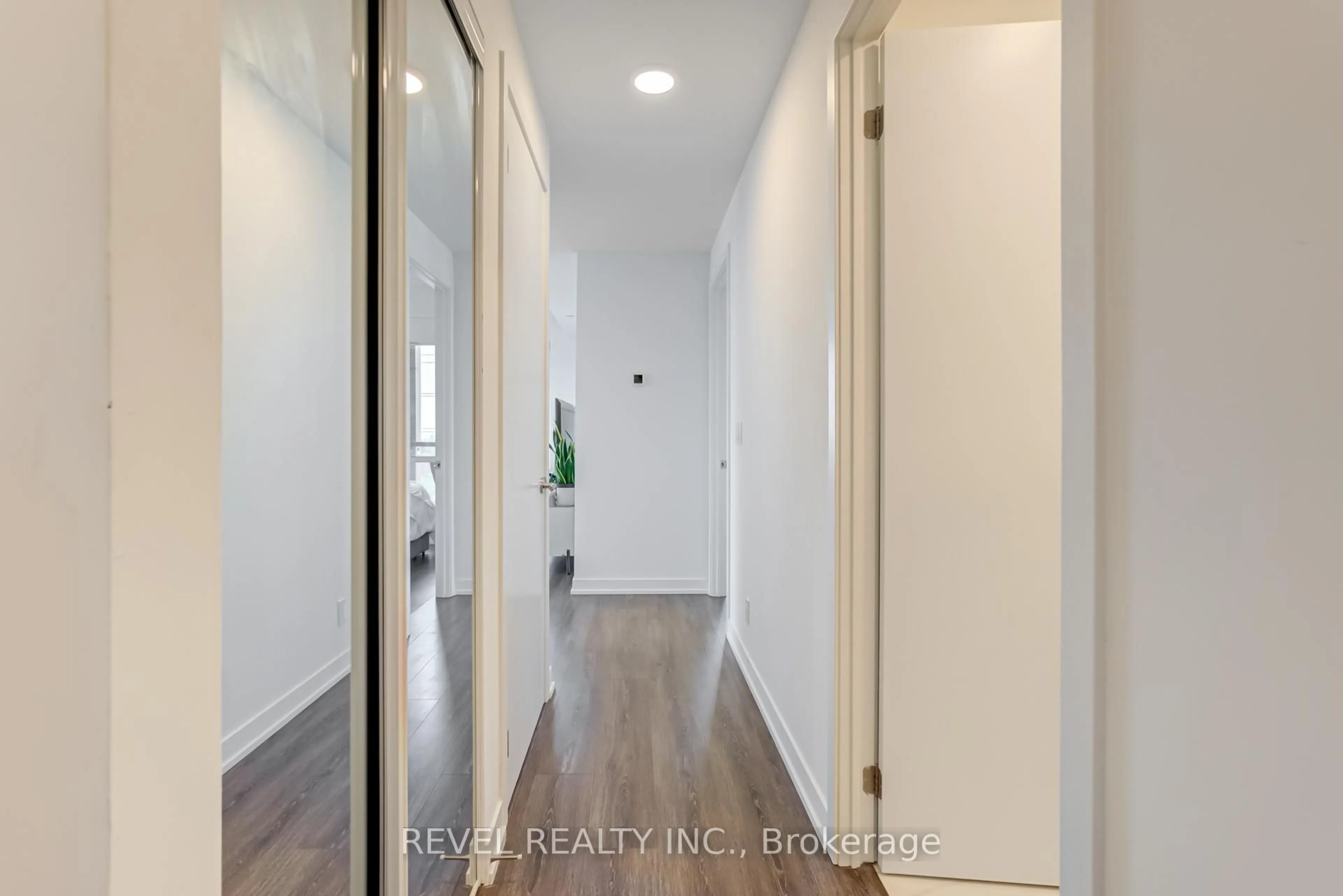 Indoor entryway for 7950 Bathurst St #404, Vaughan Ontario L4J 0L4