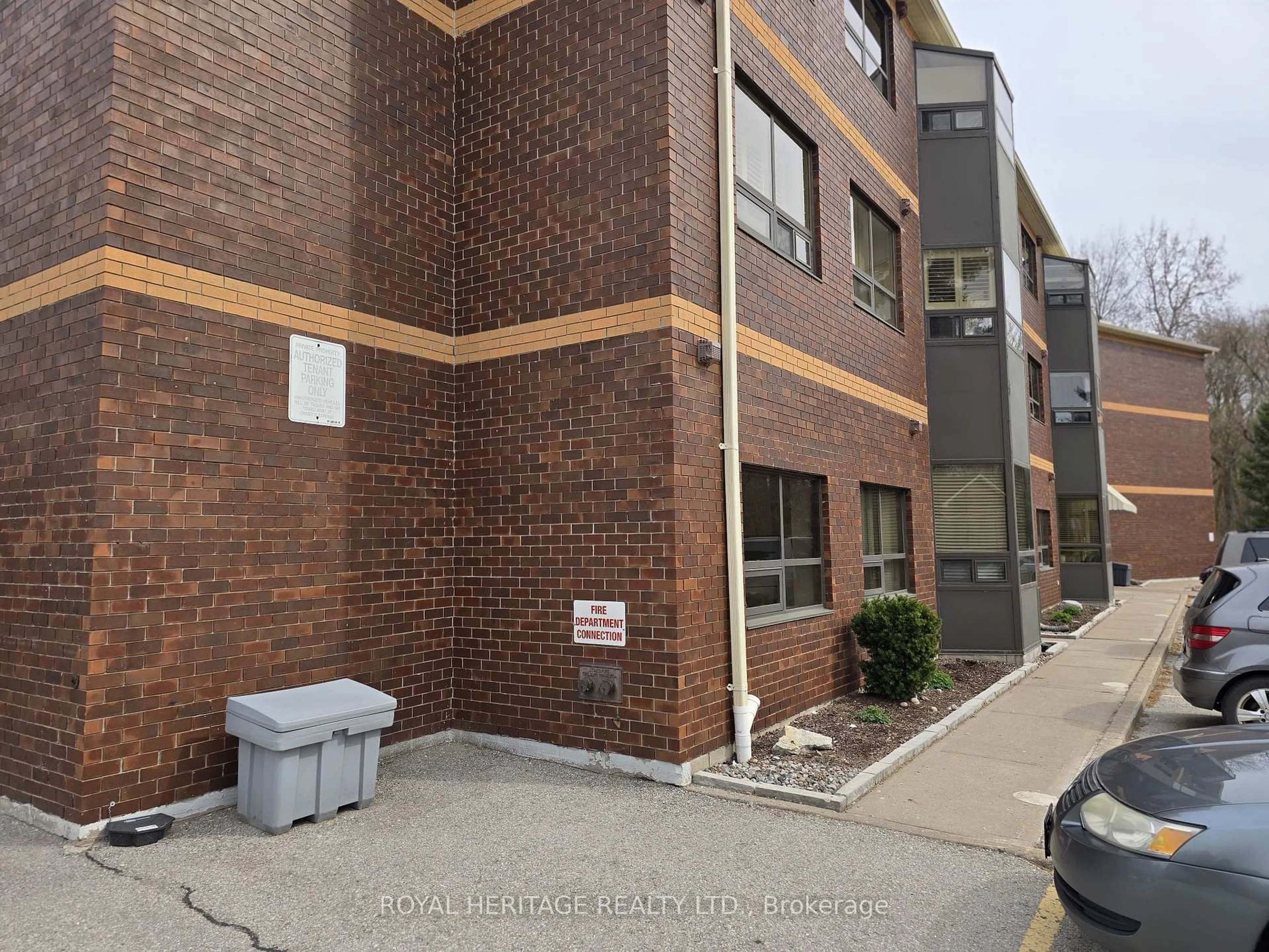 Unknown for 166 Olive St #303, East Gwillimbury Ontario L9N 1M9