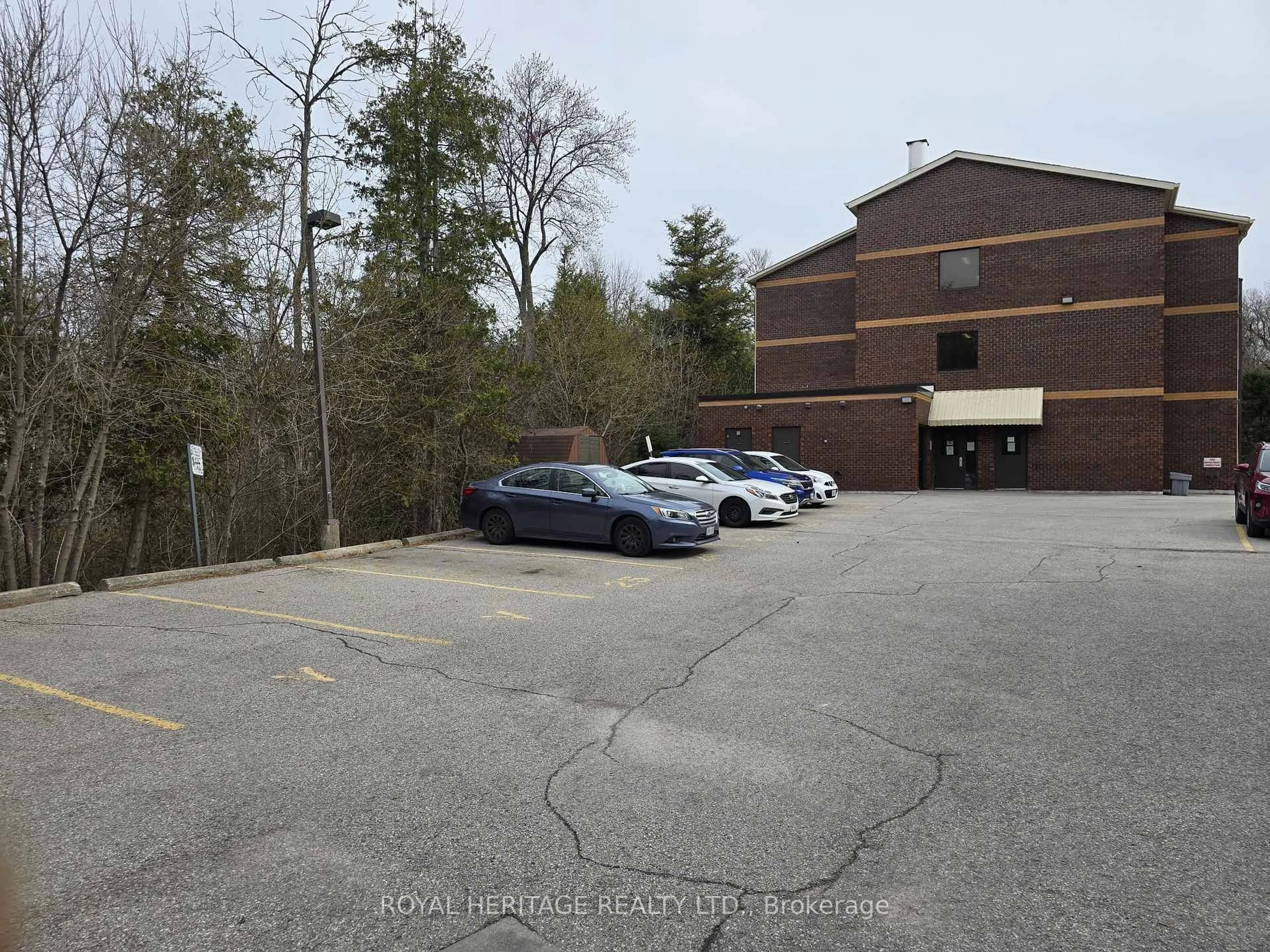 Unknown for 166 Olive St #303, East Gwillimbury Ontario L9N 1M9