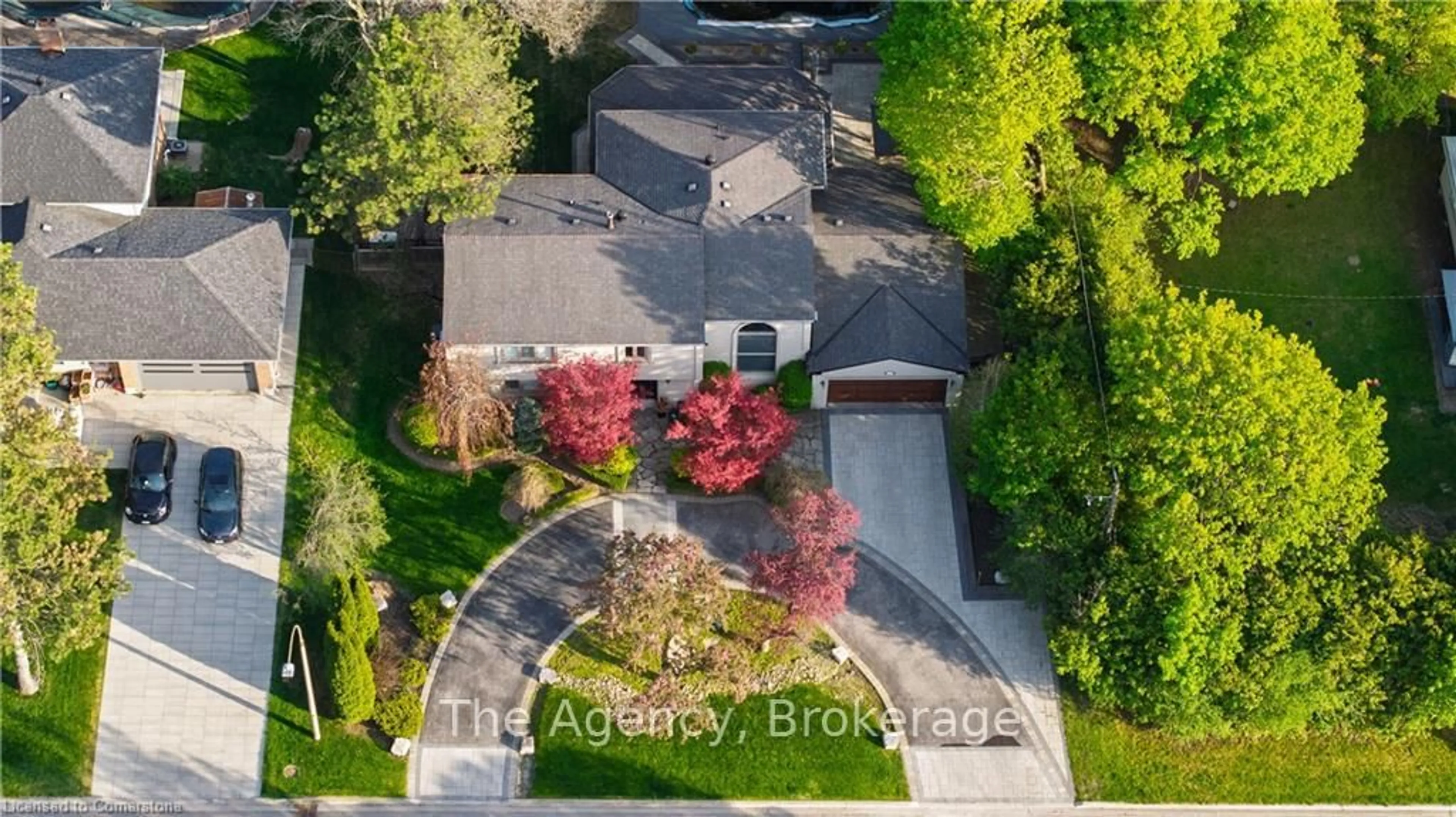 A pic from outside/outdoor area/front of a property/back of a property/a pic from drone, street for 126 Babcombe Dr, Markham Ontario L3T 1N1