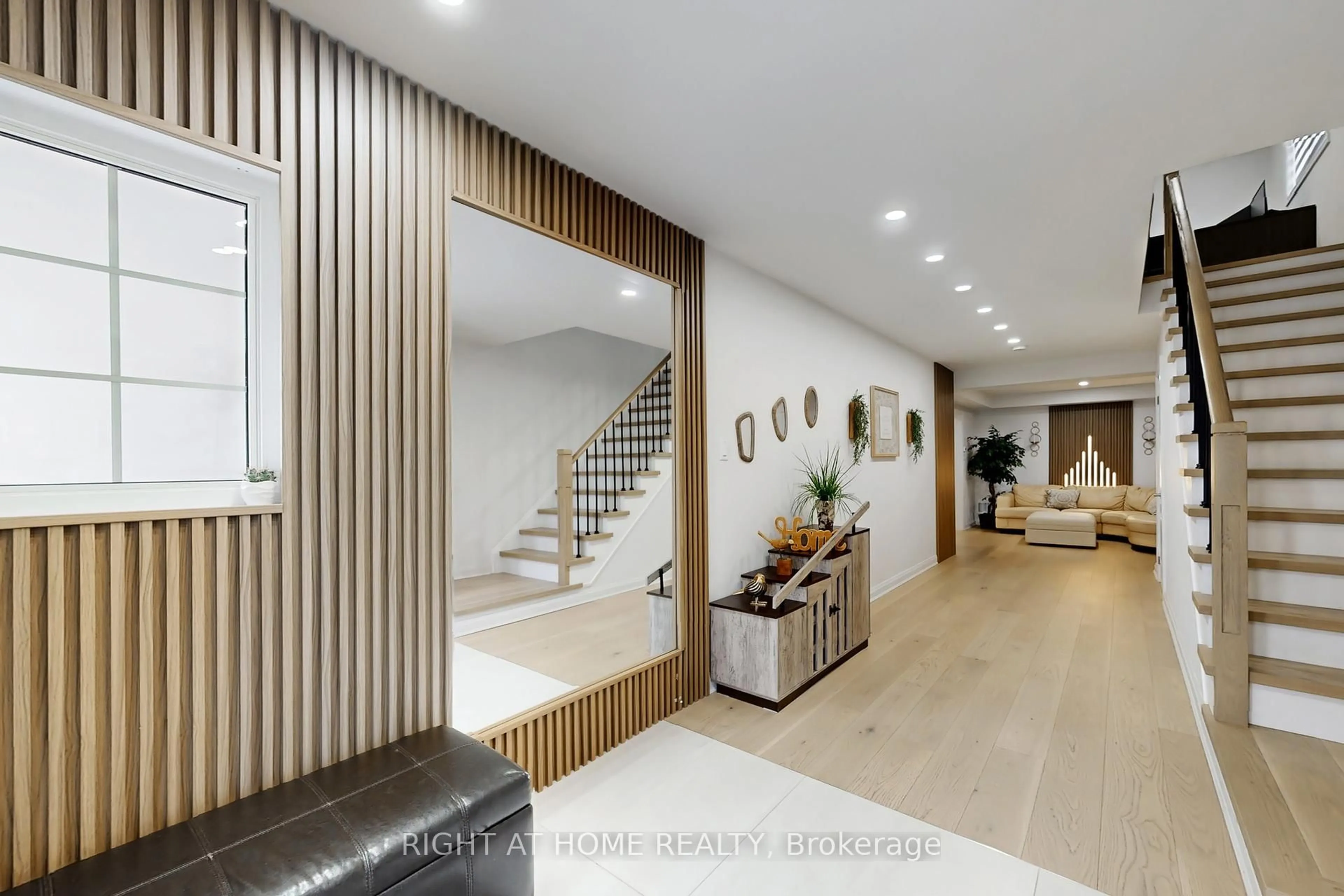 Indoor foyer for 236 Karl Rose Tr, Newmarket Ontario L3X 3J2