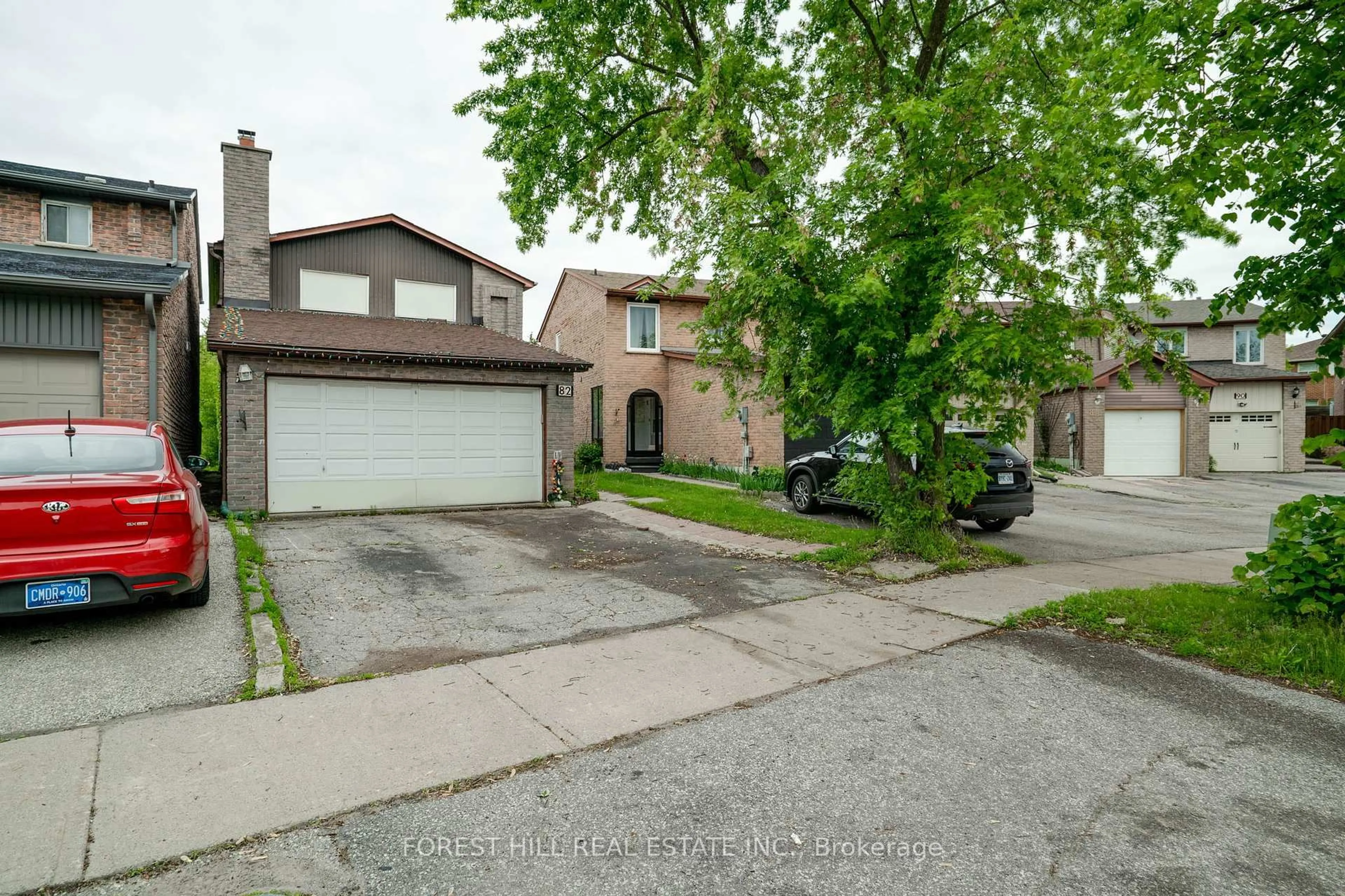 A pic from outside/outdoor area/front of a property/back of a property/a pic from drone, street for 82 Hord Cres, Vaughan Ontario L4J 3A7