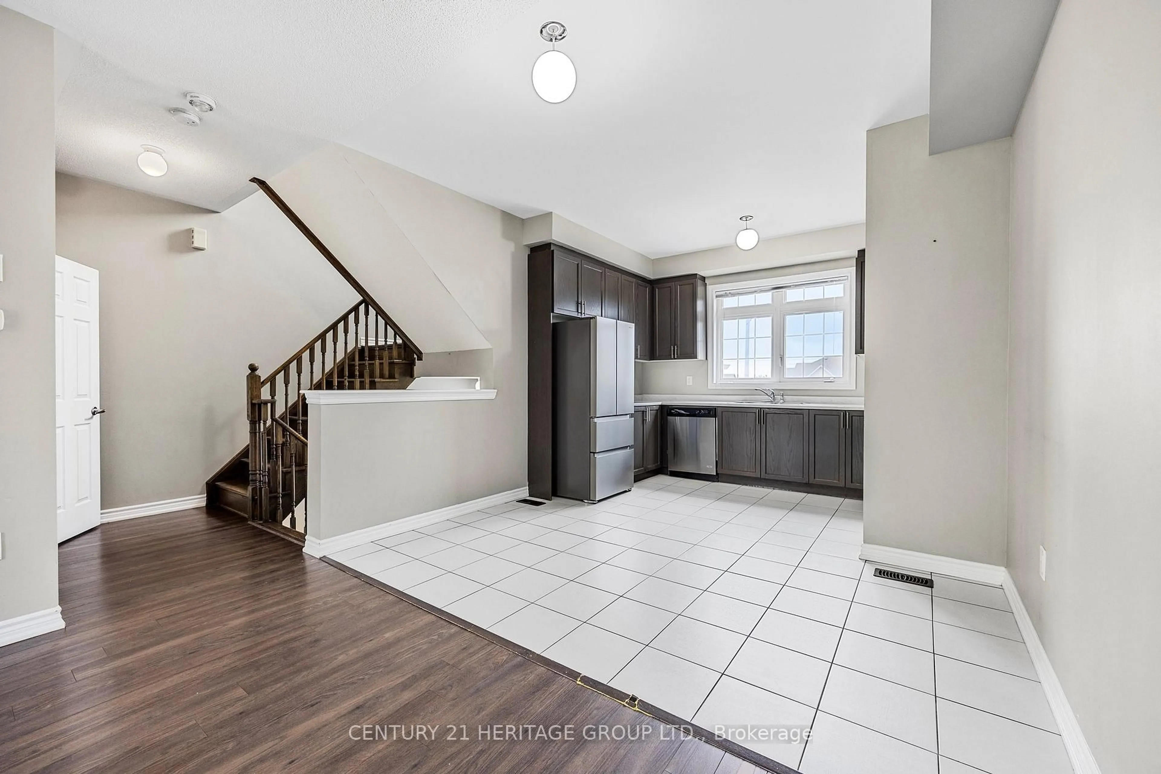 Indoor entryway for 129 Taucar Gate, Bradford West Gwillimbury Ontario L3Z 0V8