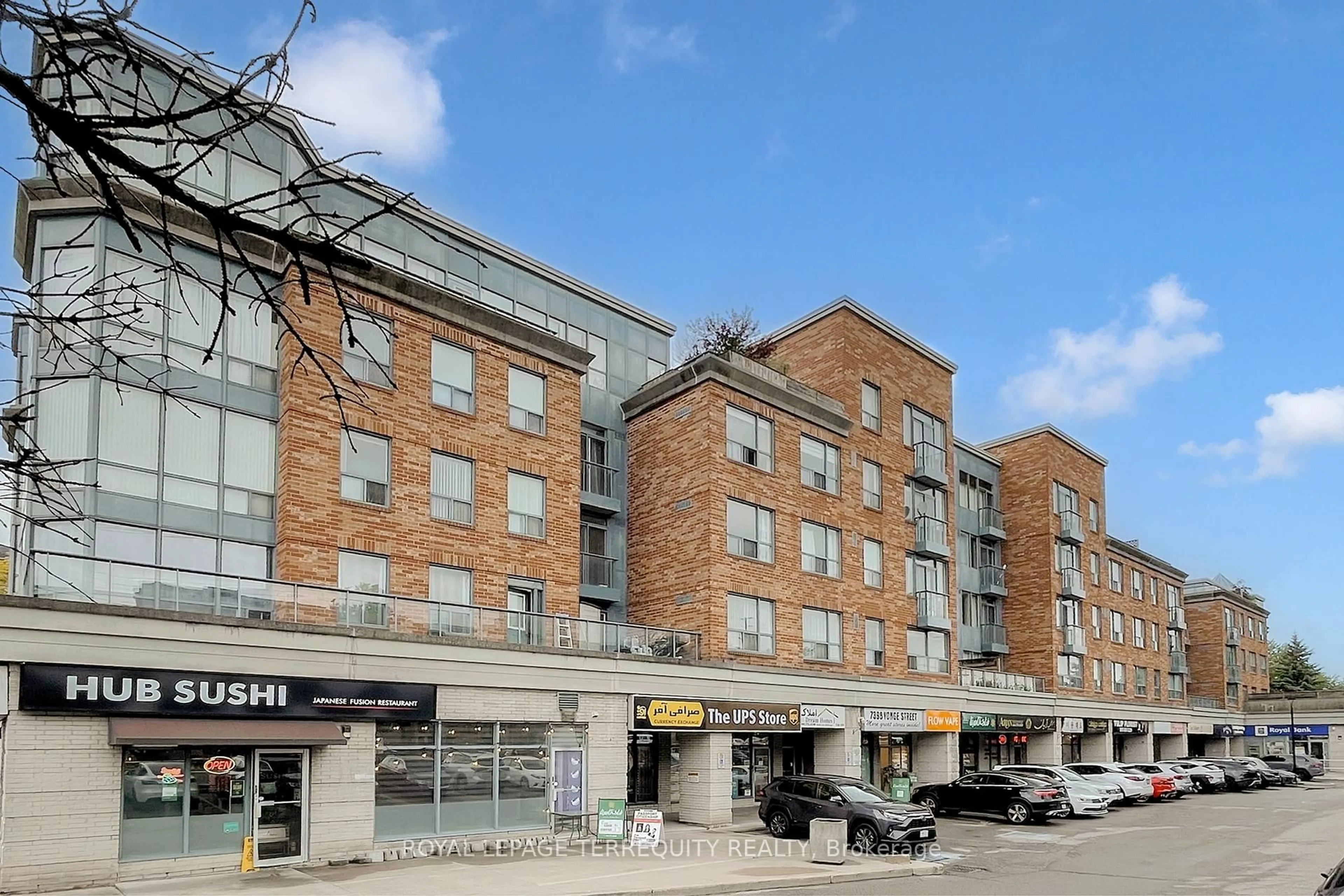 Patio, building for 7398 Yonge St #213, Vaughan Ontario L4J 8J2