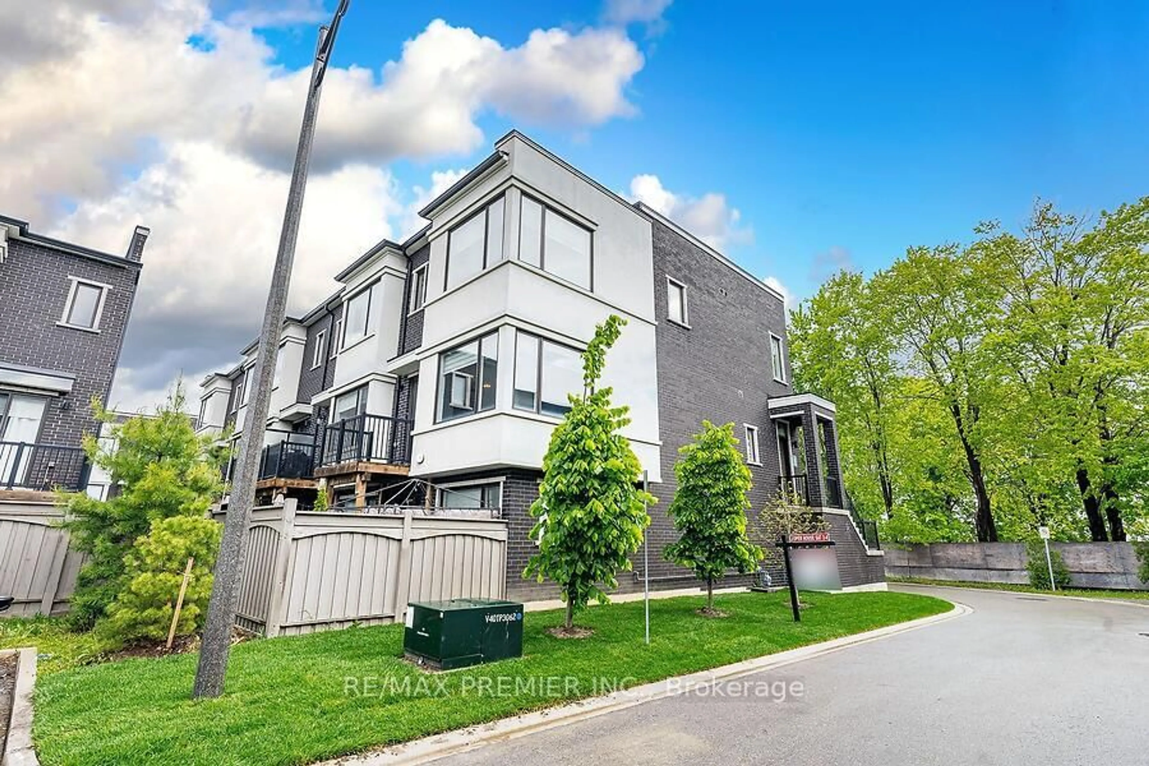 Unknown for 77 Sydney Circ, Vaughan Ontario L4H 4R2
