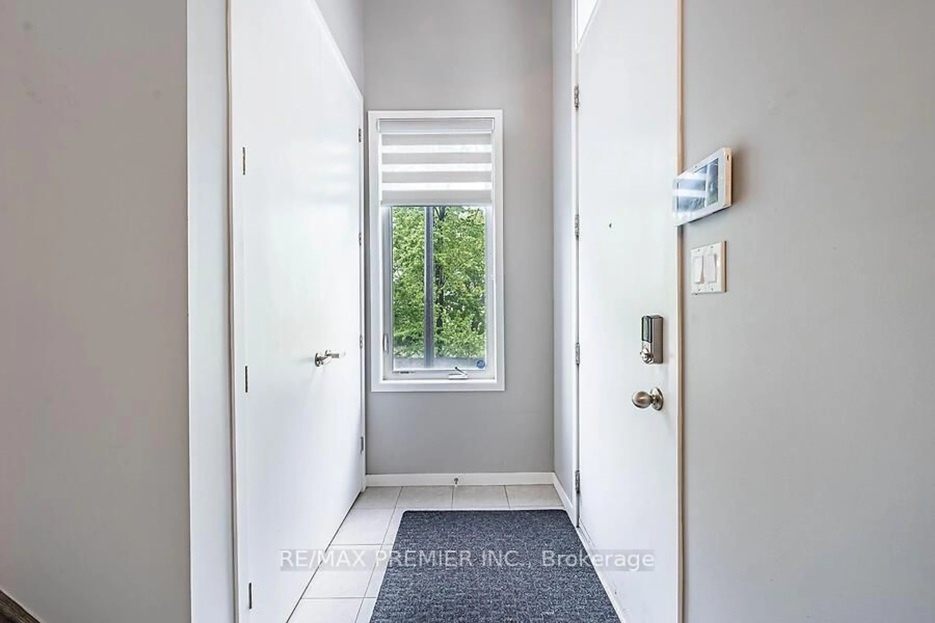 Indoor entryway for 77 Sydney Circ, Vaughan Ontario L4H 4R2