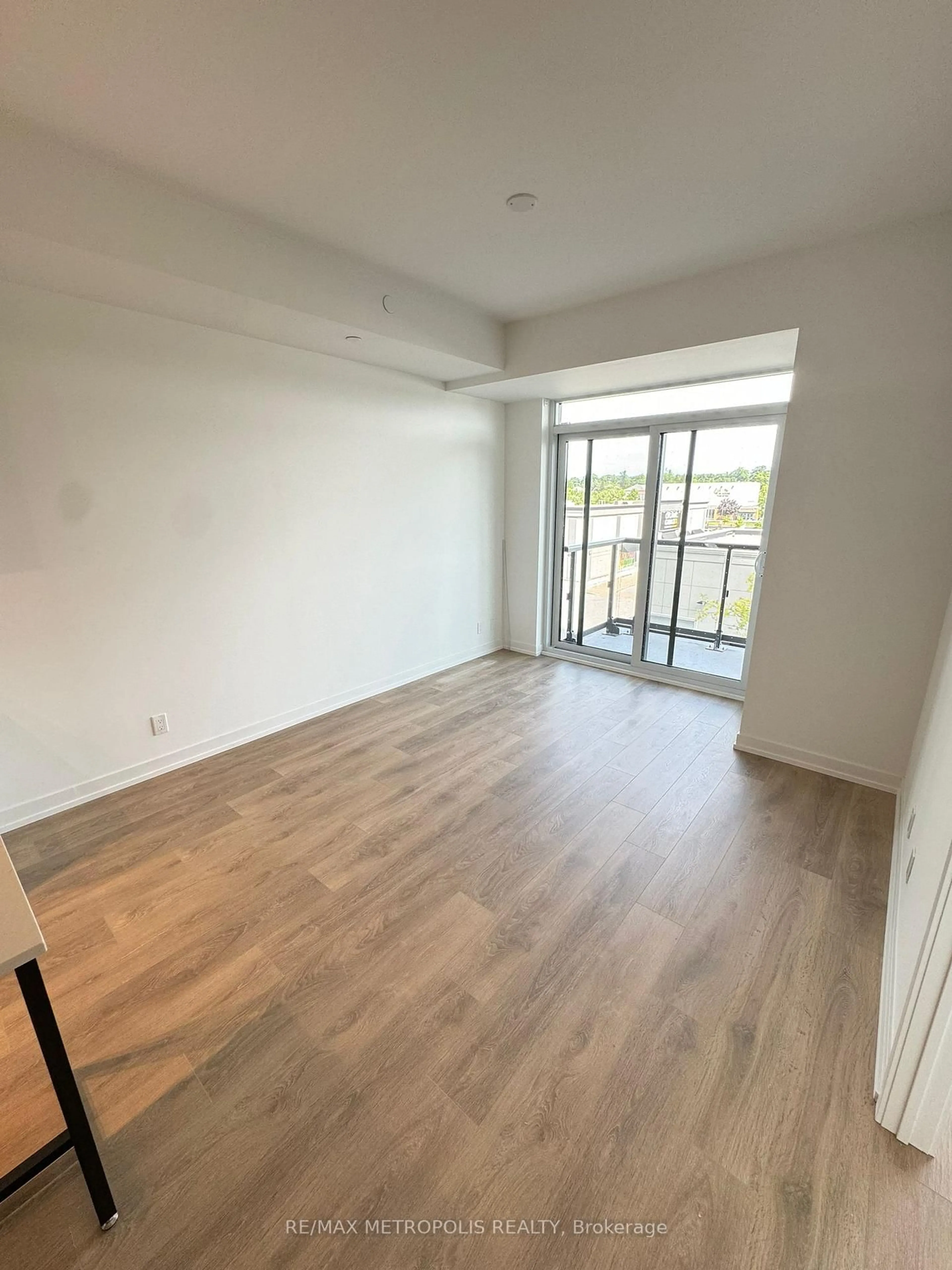 A pic of a room for 8 Beverley Blvd #303, Vaughan Ontario L4J 0L5