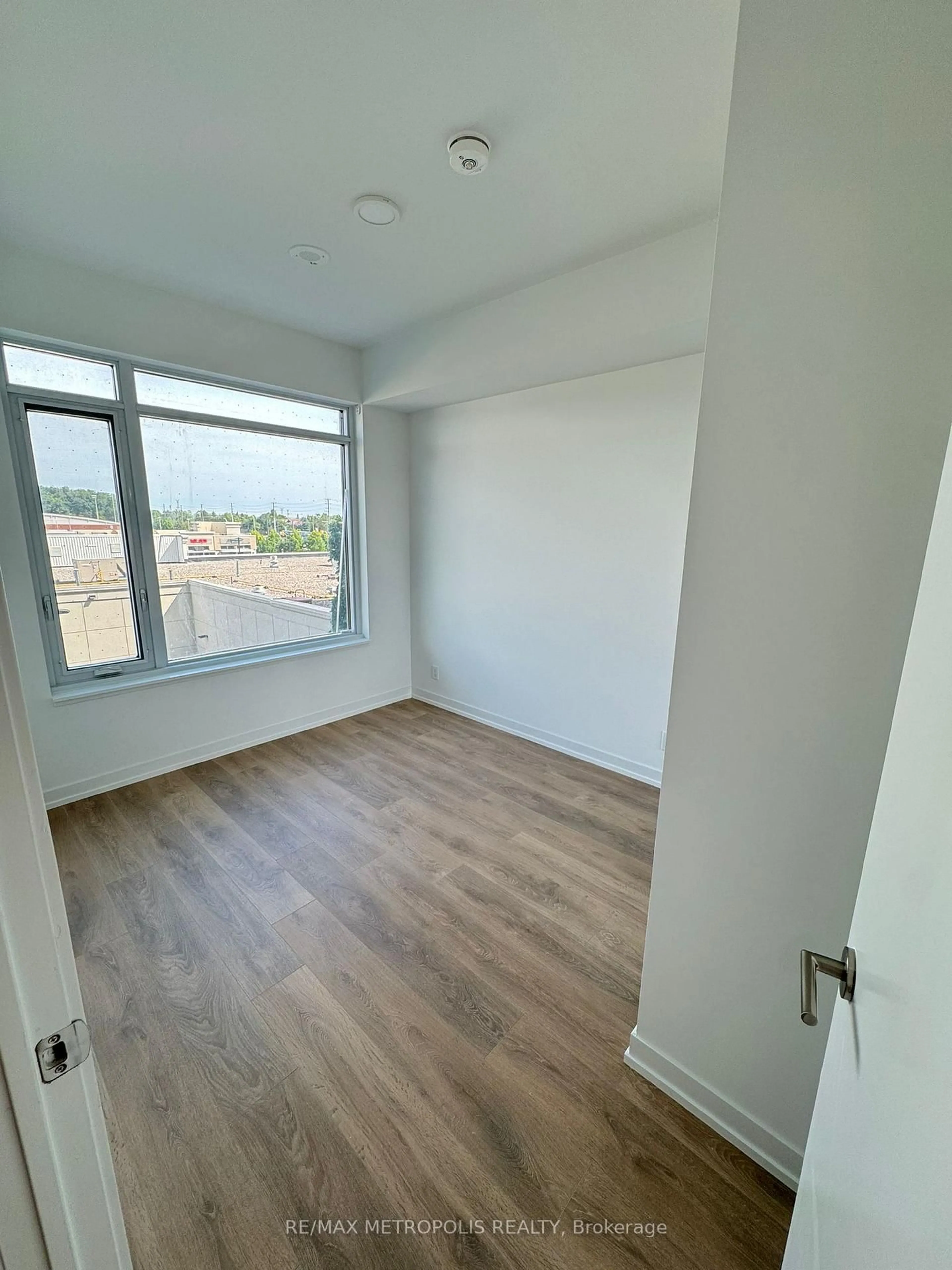 A pic of a room for 8 Beverley Blvd #303, Vaughan Ontario L4J 0L5