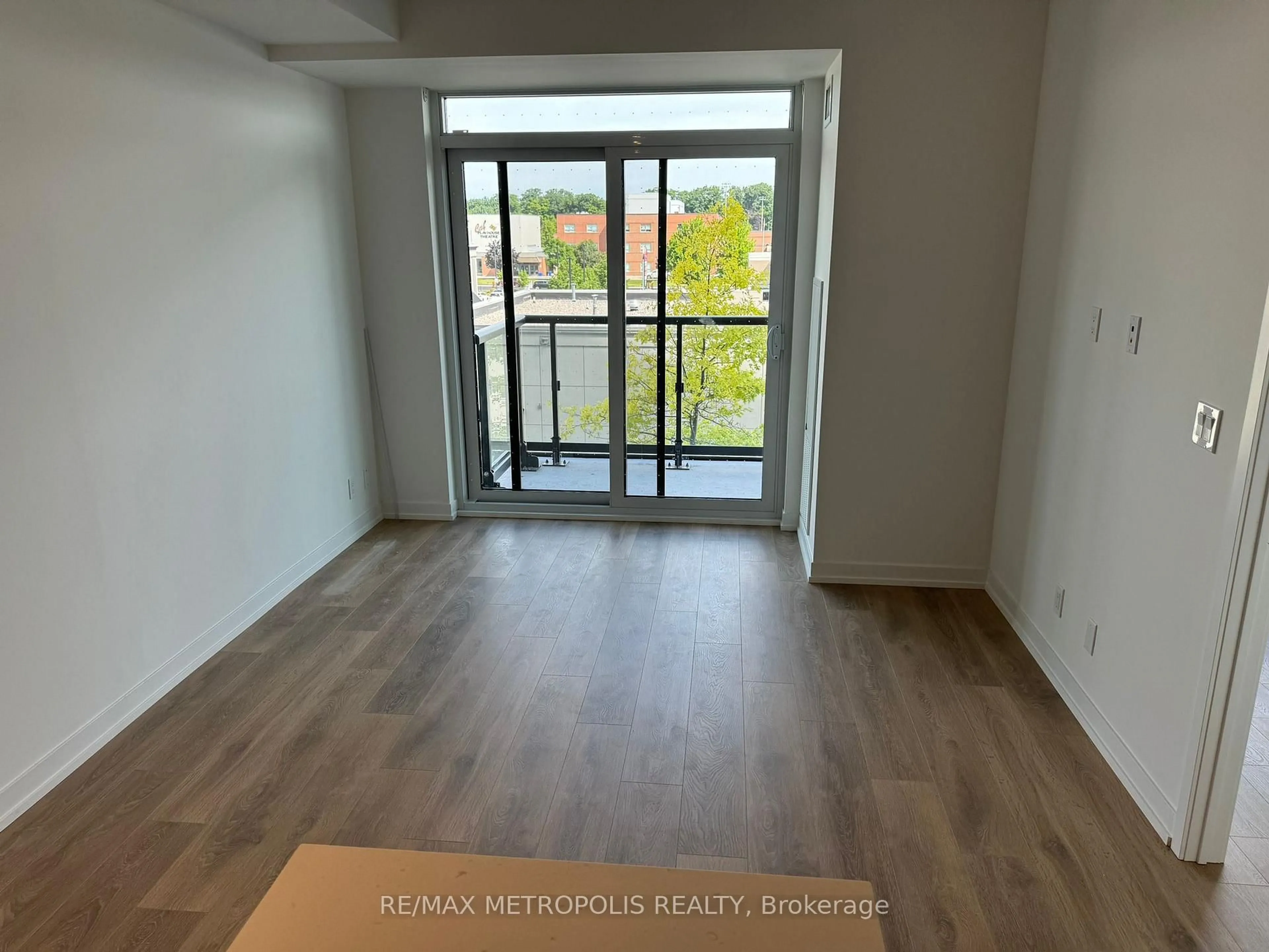 A pic of a room for 8 Beverley Blvd #303, Vaughan Ontario L4J 0L5