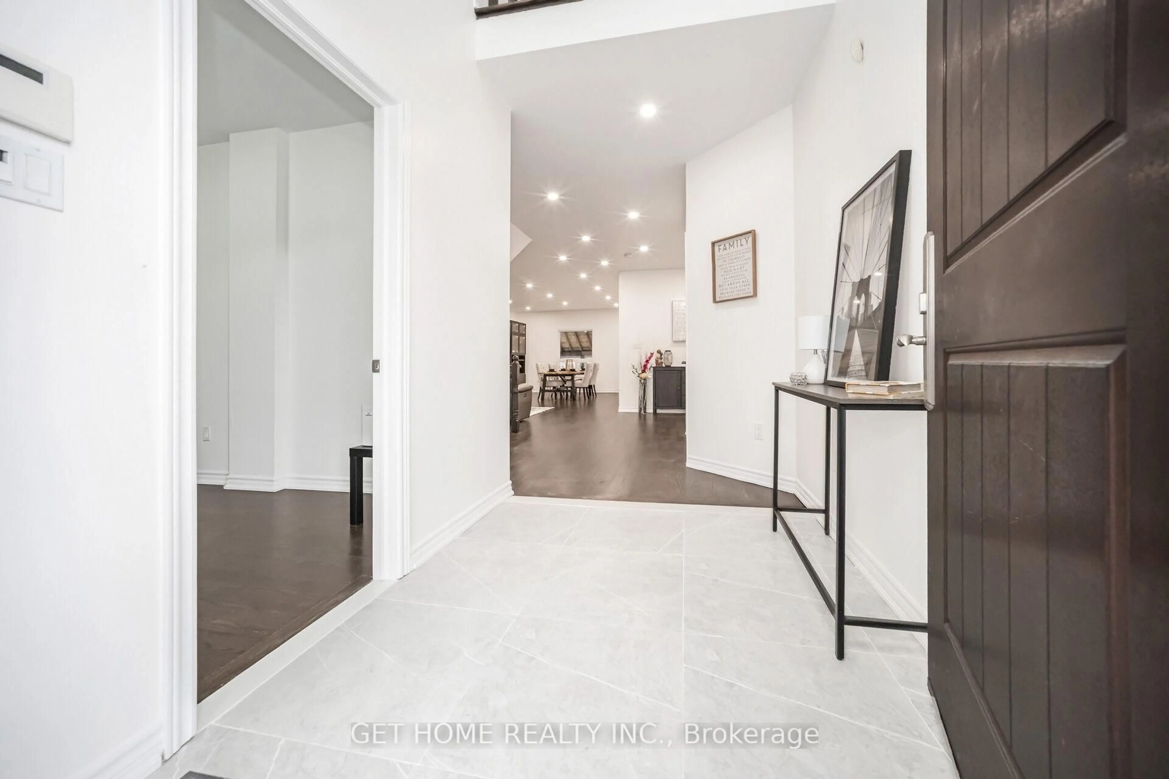 Indoor entryway for 76 Cetona Ave, Vaughan Ontario L4H 3A2
