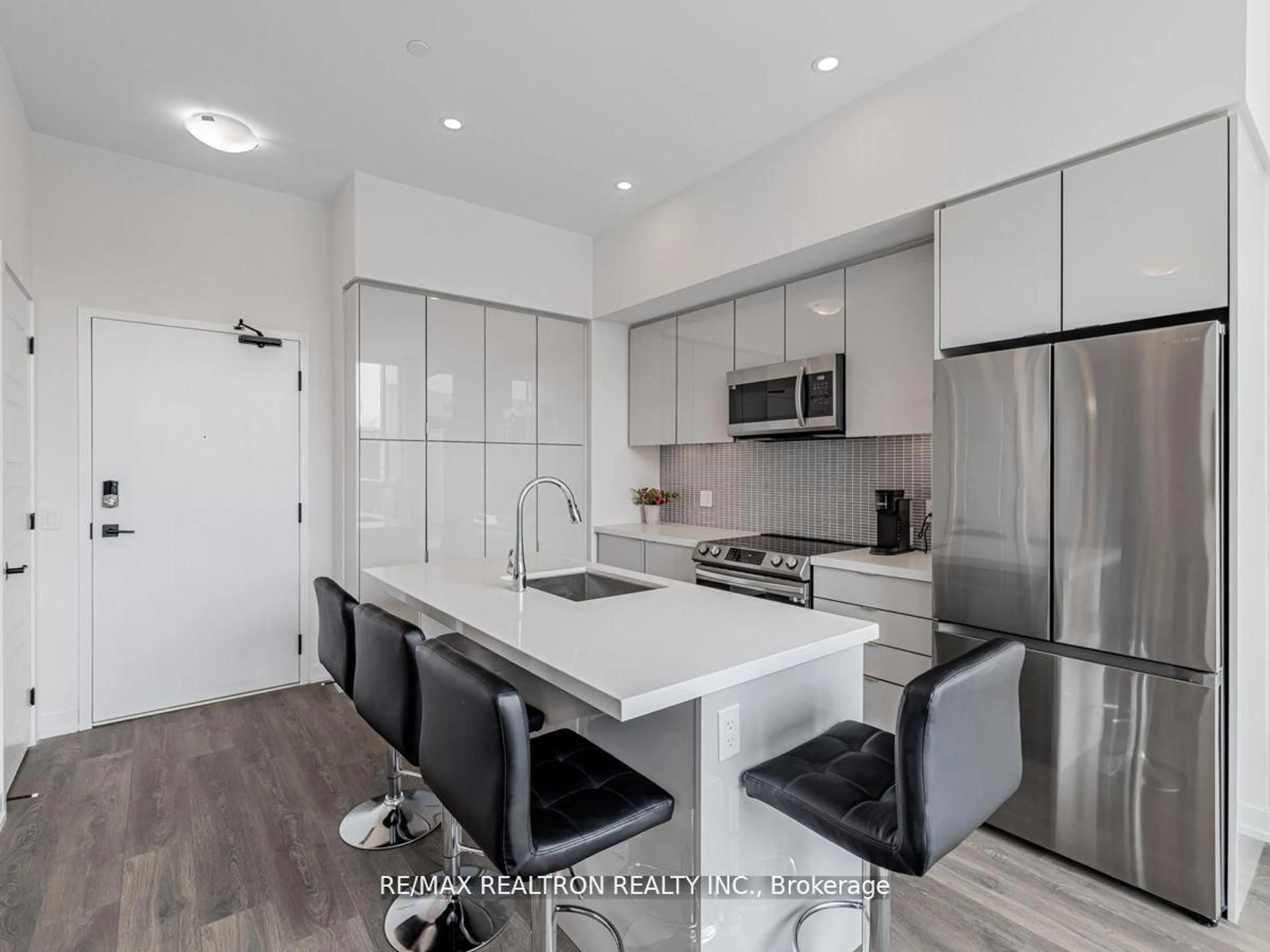 Open concept kitchen, ceramic/tile floor for 415 Sea Ray Ave #424, Innisfil Ontario L9S 0R5